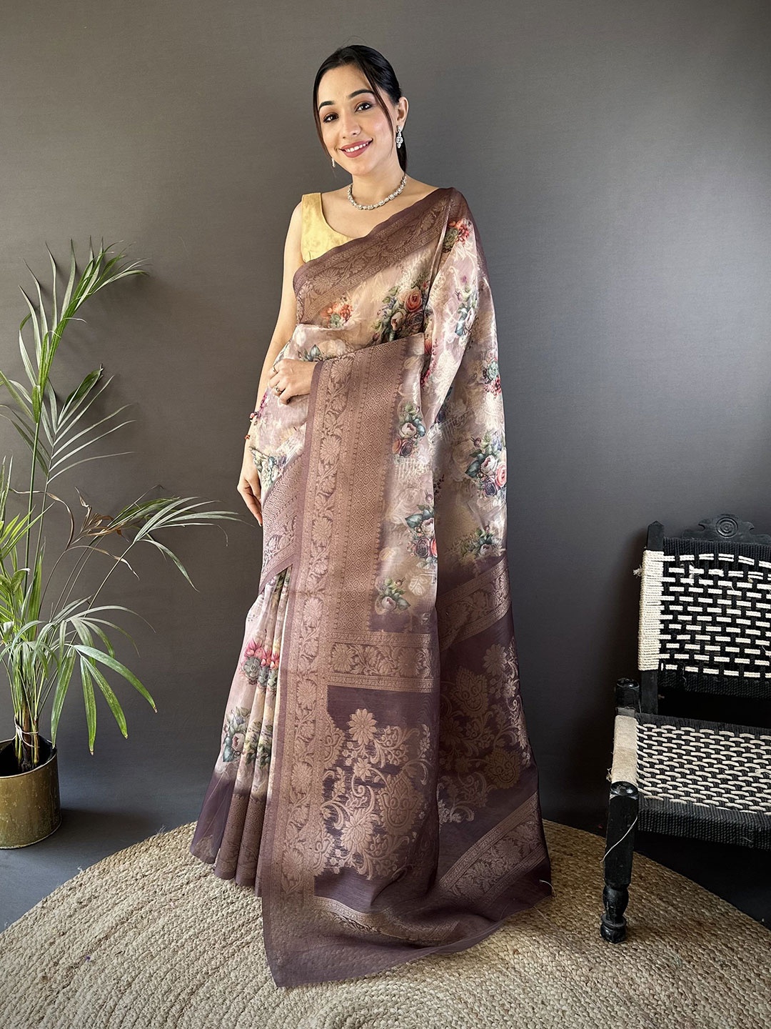 

DIVASTRI Floral Zari Silk Blend Saree, Brown