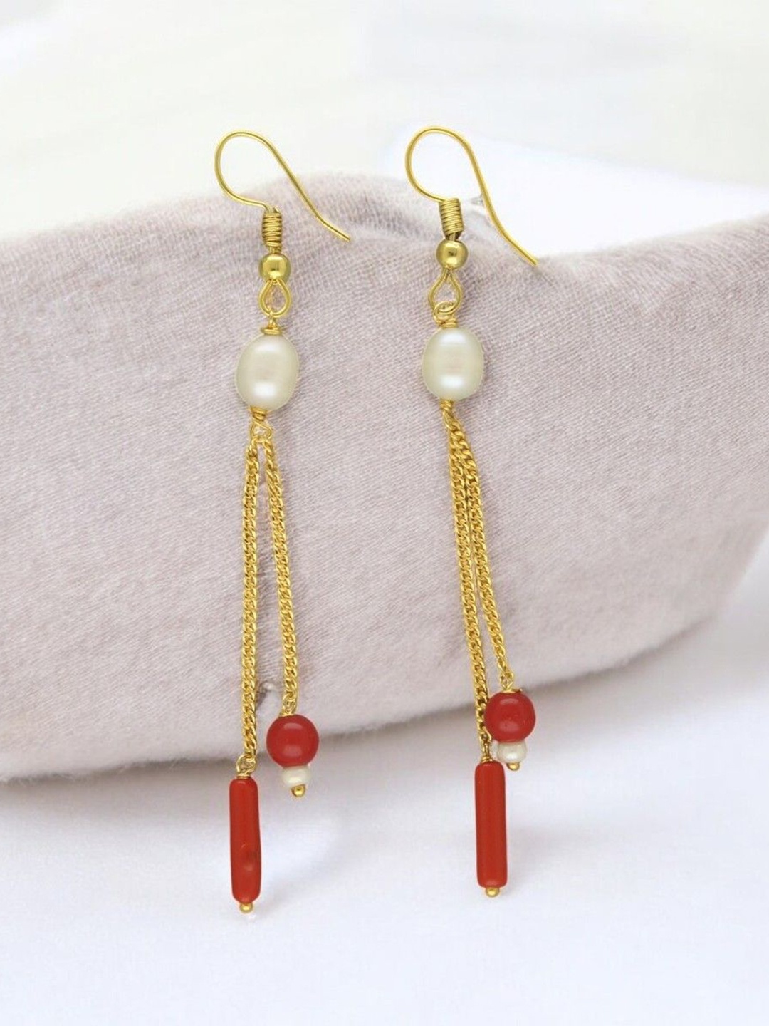 

Sri Jagdamba Pearls Dealer Divin Gold-Plated Pearls Beaded Contemporary Drop Earrings