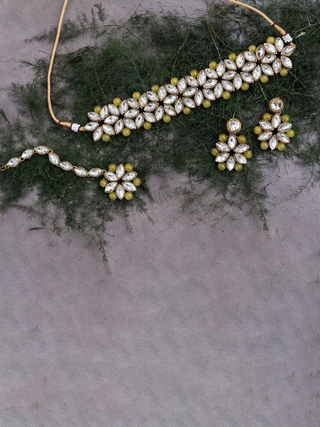 

VIPY HANGER Stone Studded & Beaded Choker Jewellery Set, Gold