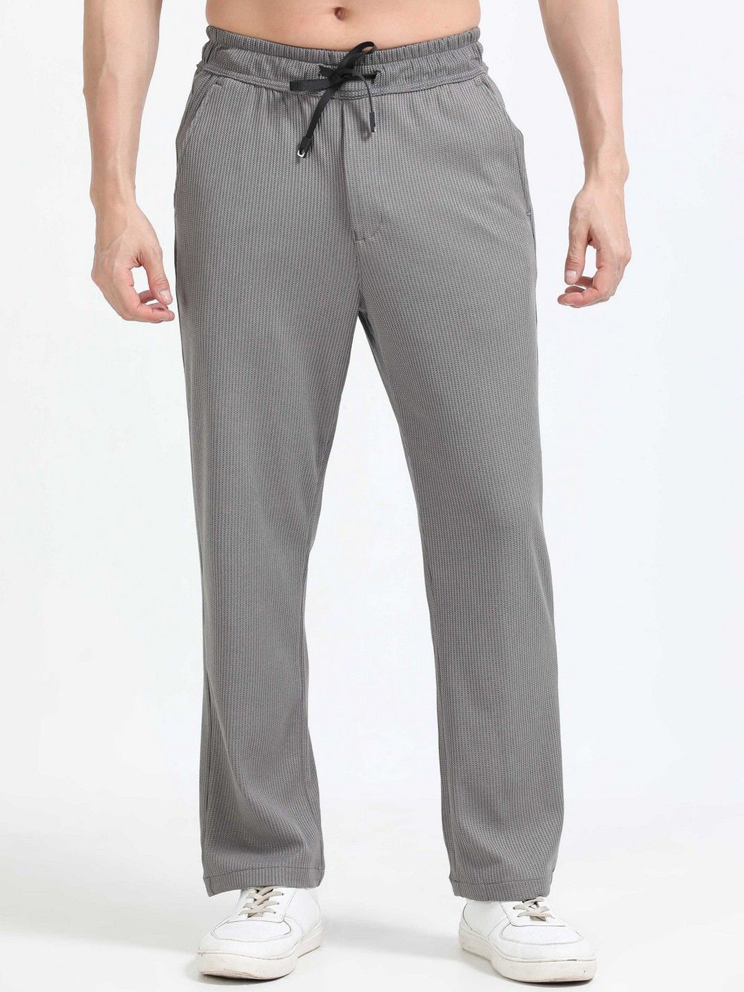 

THE BEETEL HOUSE Men Relaxed Popcorn Traveller Trousers, Grey