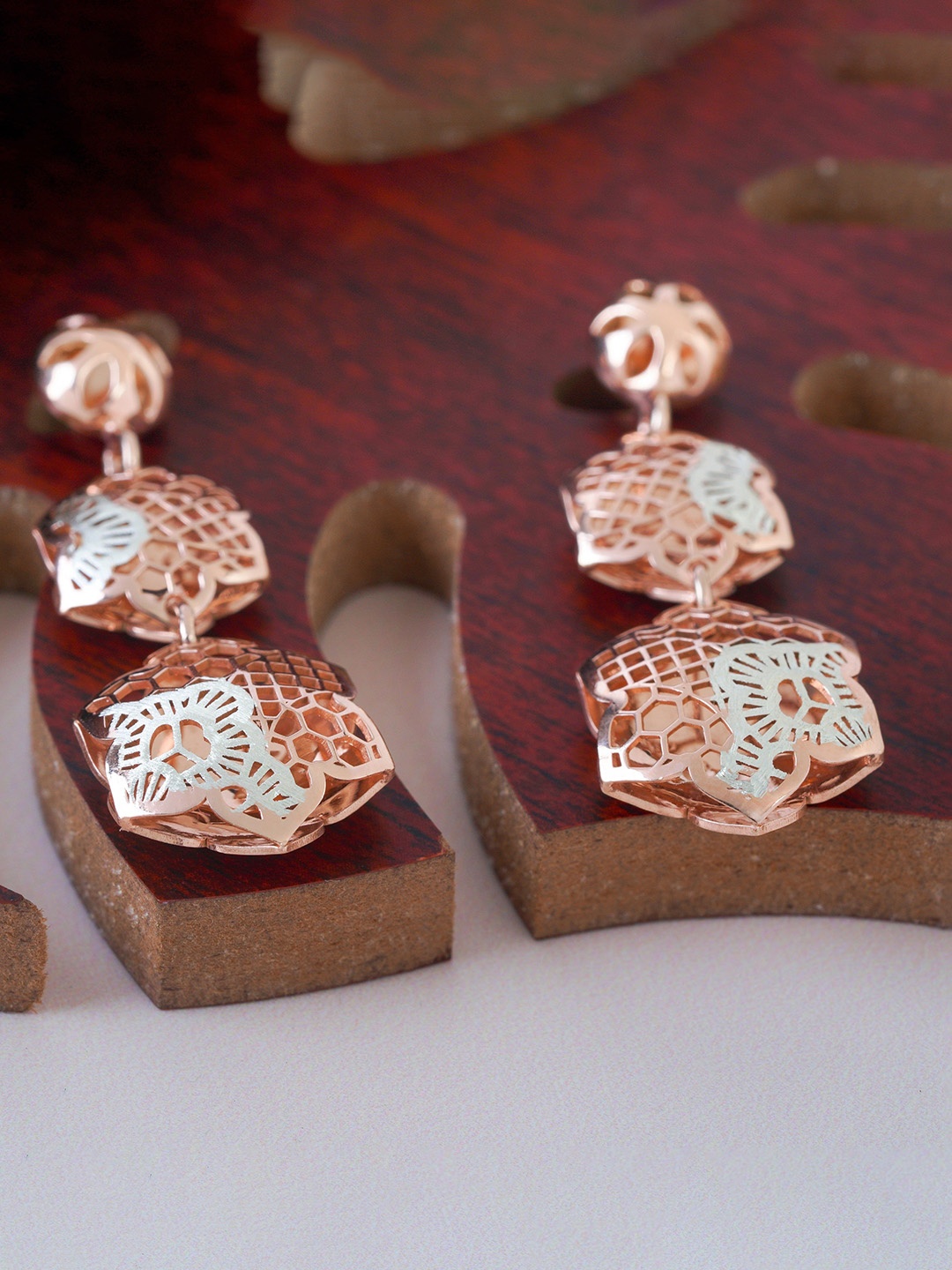 

KIORAH Honeycomb 925 Sterling Silver-Plated Contemporary Shaped Drop Earrings, Rose gold