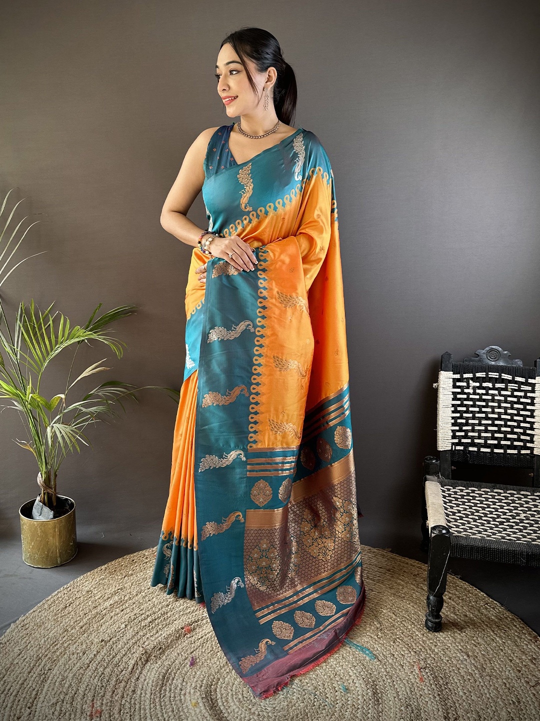 

DIVASTRI Woven Design Silk Blend Banarasi Saree, Orange