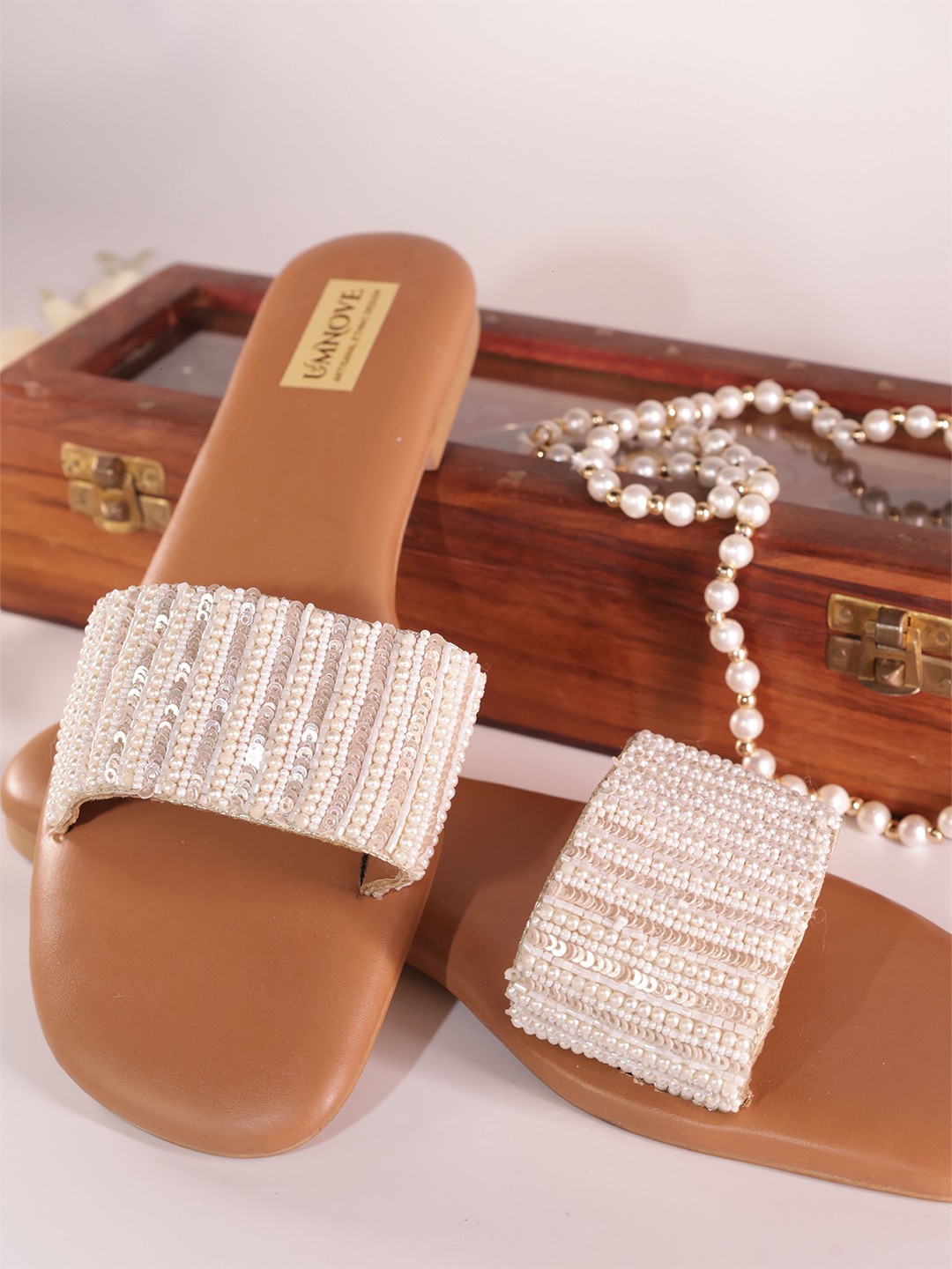 

UMNOVE Women Embellished Party Open Toe Flats with Embroidered, White
