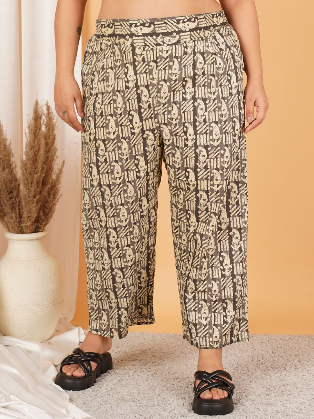 

Indietoga Women Printed Comfort Easy Wash Trousers, Black