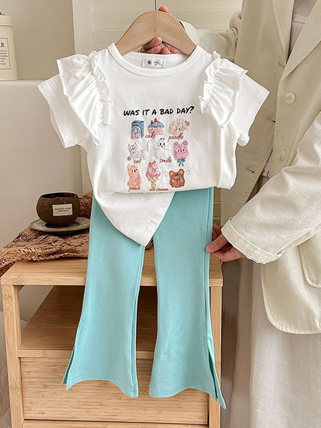 

YK Girls Printed Top With Trouser Clothing Set, White
