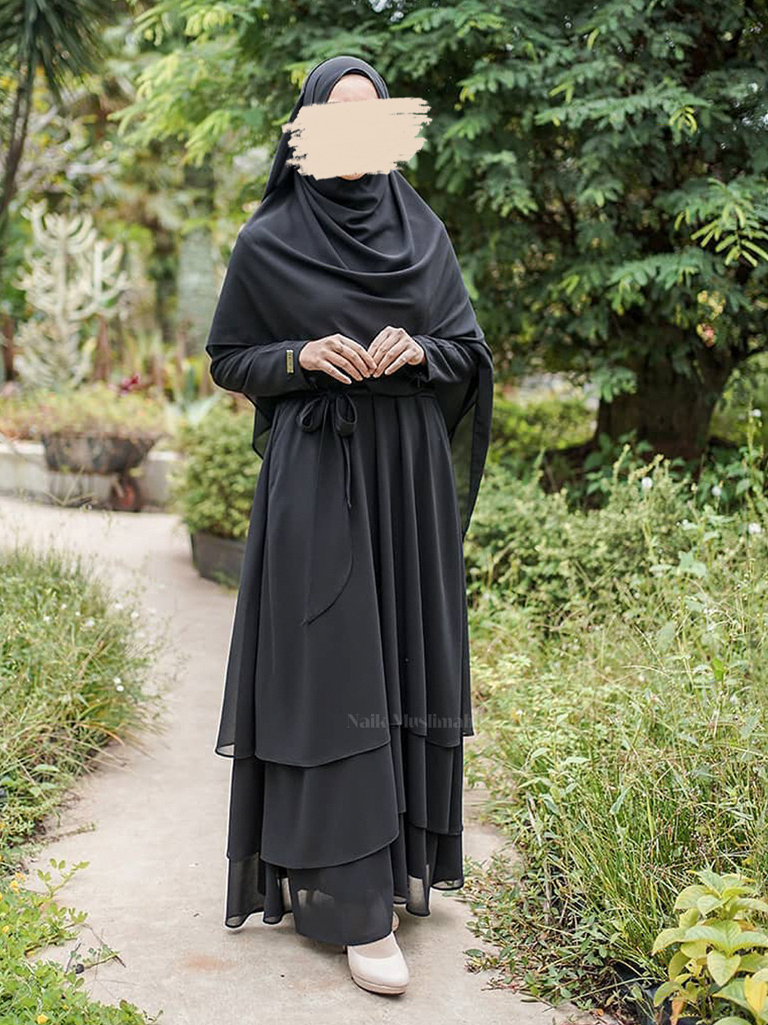 

Naik Muslimah Round Neck Serene Series Abaya, Black