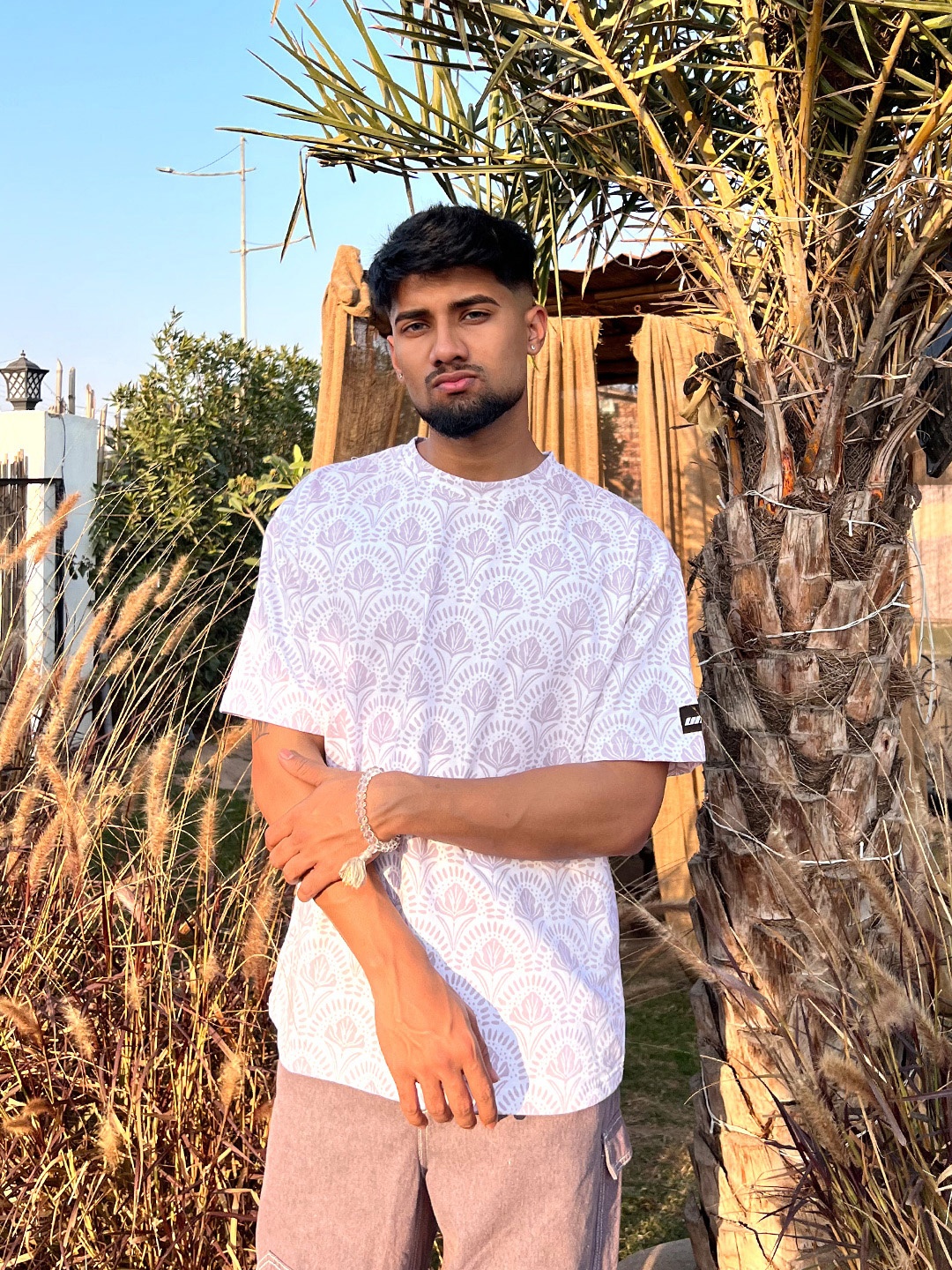 

UNRL Men Printed Drop-Shoulder Sleeves Oversized T-shirt, White