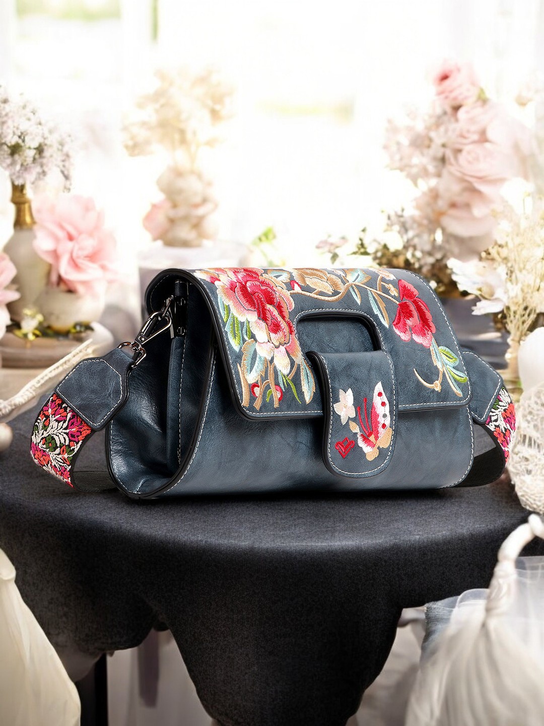 

Exotic Sling Bag, Blue
