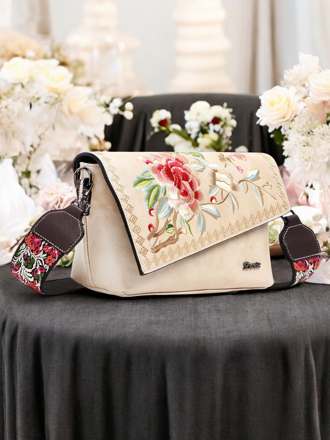 

Exotic Sling Bag, Beige