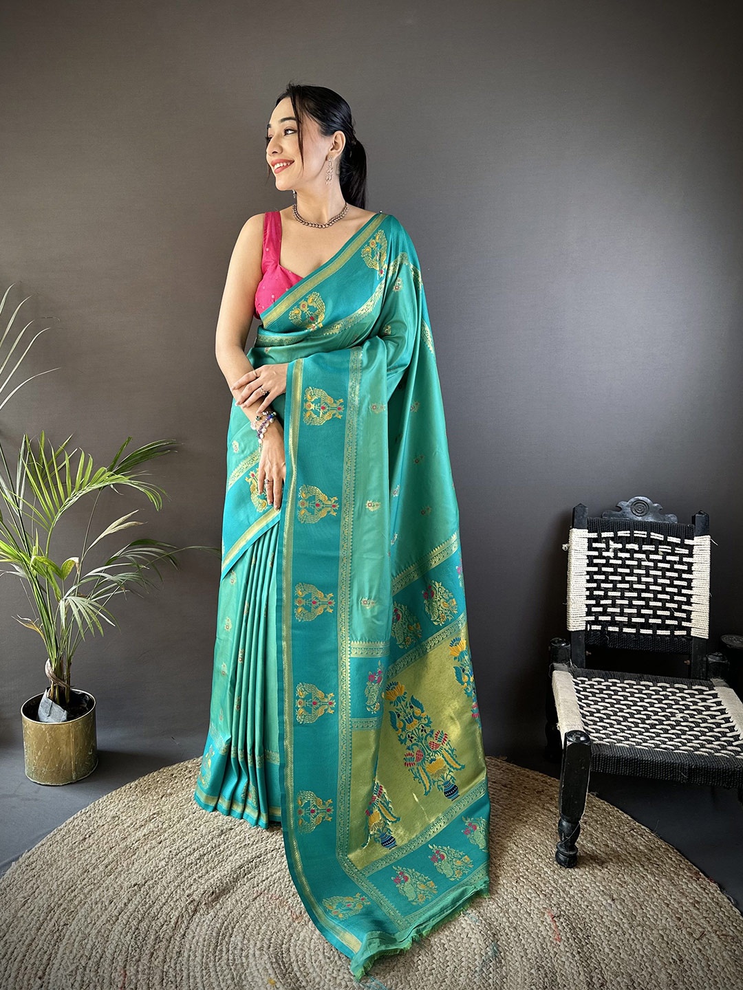 

Panzora Woven Design Zari Silk Blend Paithani Saree, Green