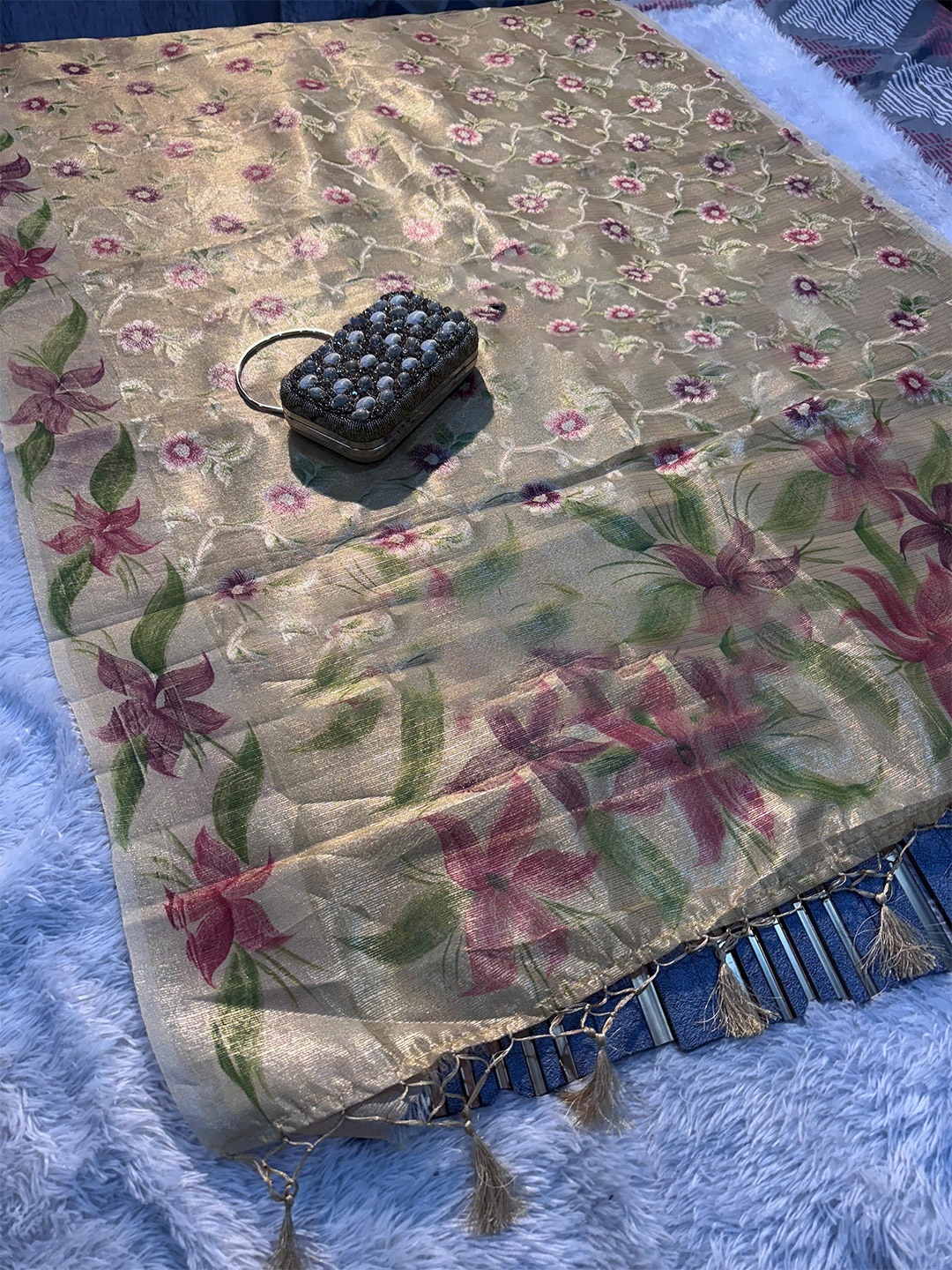 

DIVASTRI Floral Tissue Banarasi Saree, Gold