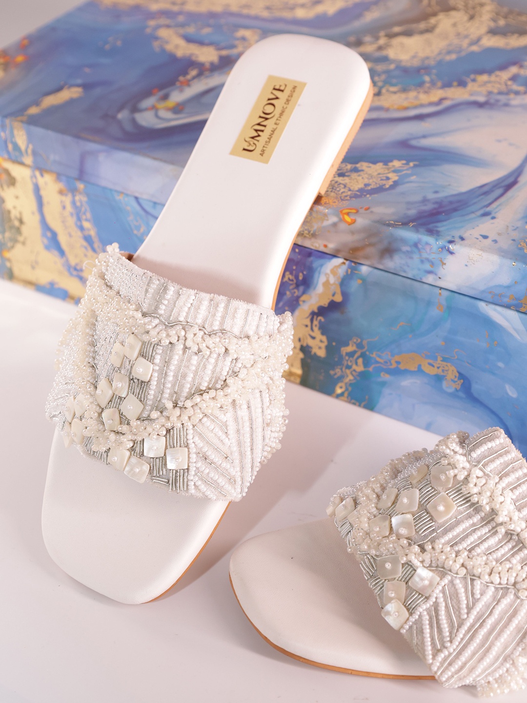 

UMNOVE Women Embellished Party Open Toe Flats with Embroidered, White