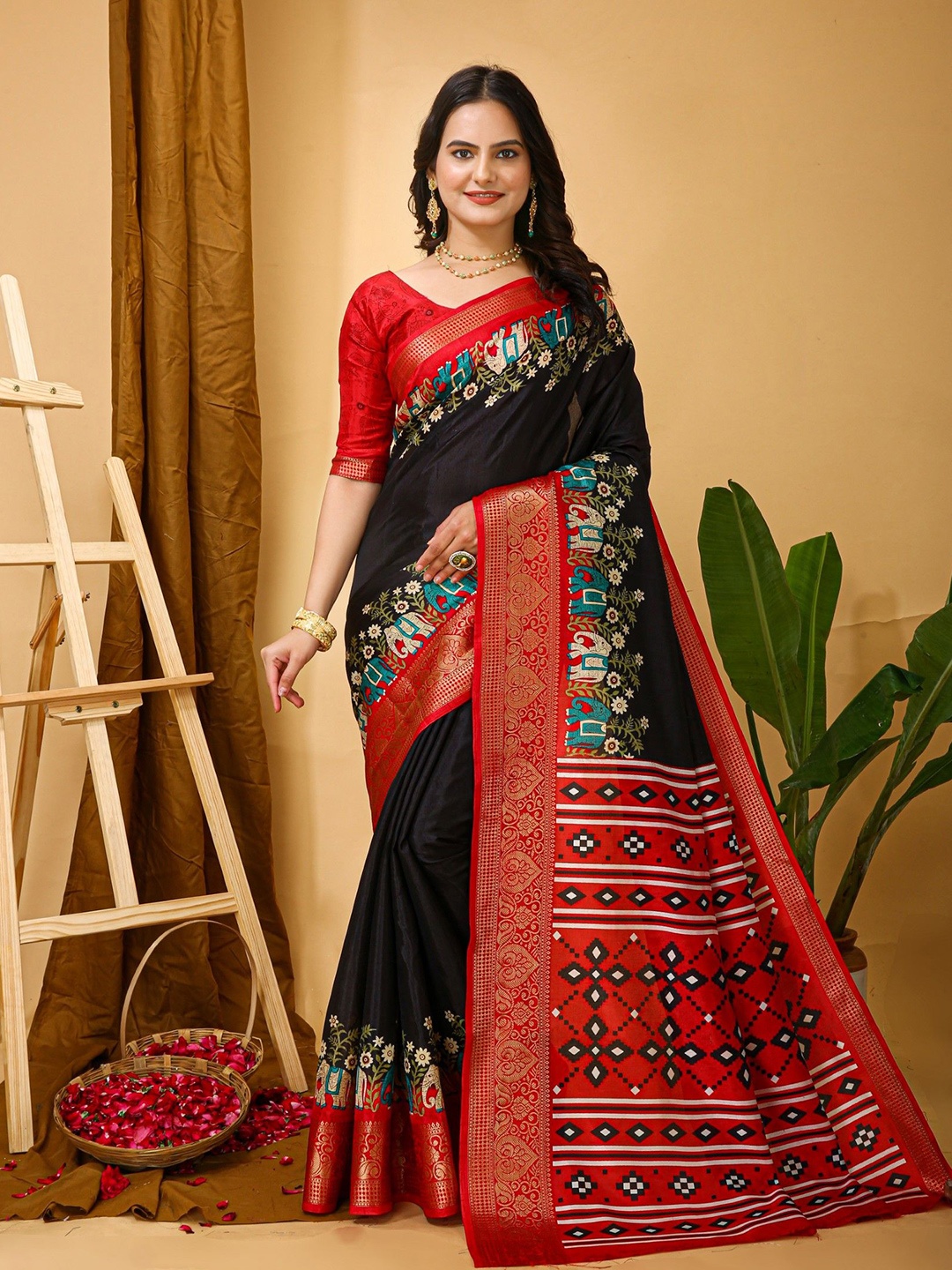 

Rangtulika Ethnics Floral Zari Saree, Black