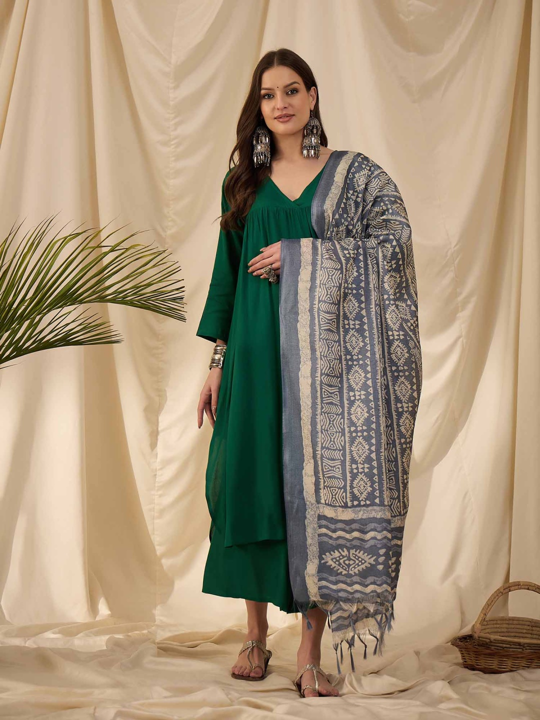 

InWeave Women Regular Kurta with Palazzos & With Dupatta, Green