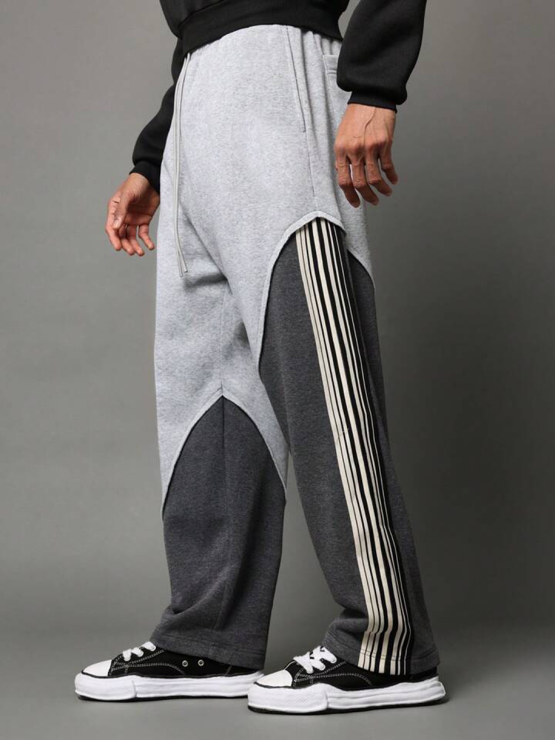 

TABADTOD Men Striped Relaxed Loose Fit Trousers, Grey