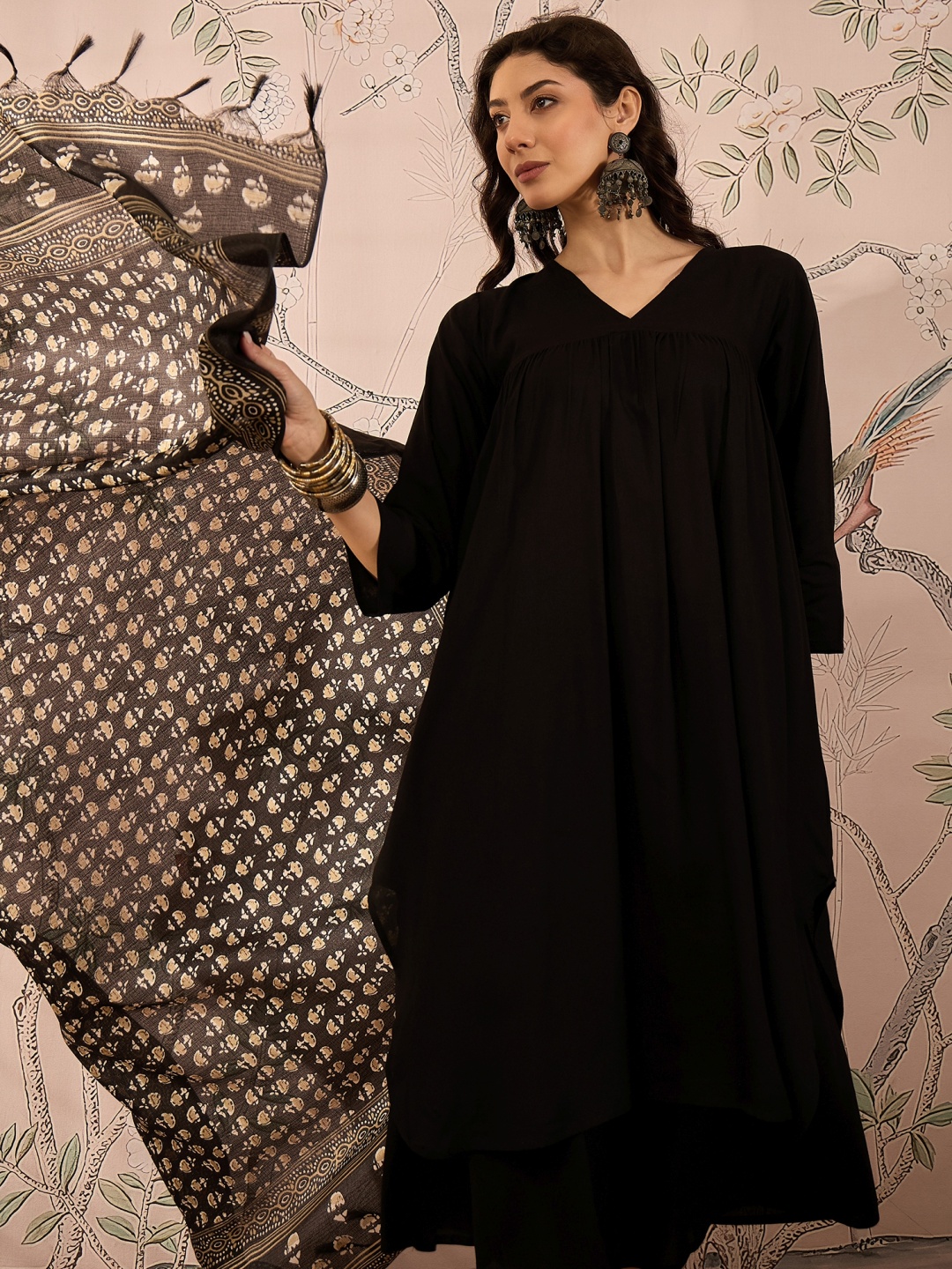

InWeave Women Regular Kurta with Palazzos & With Dupatta, Black
