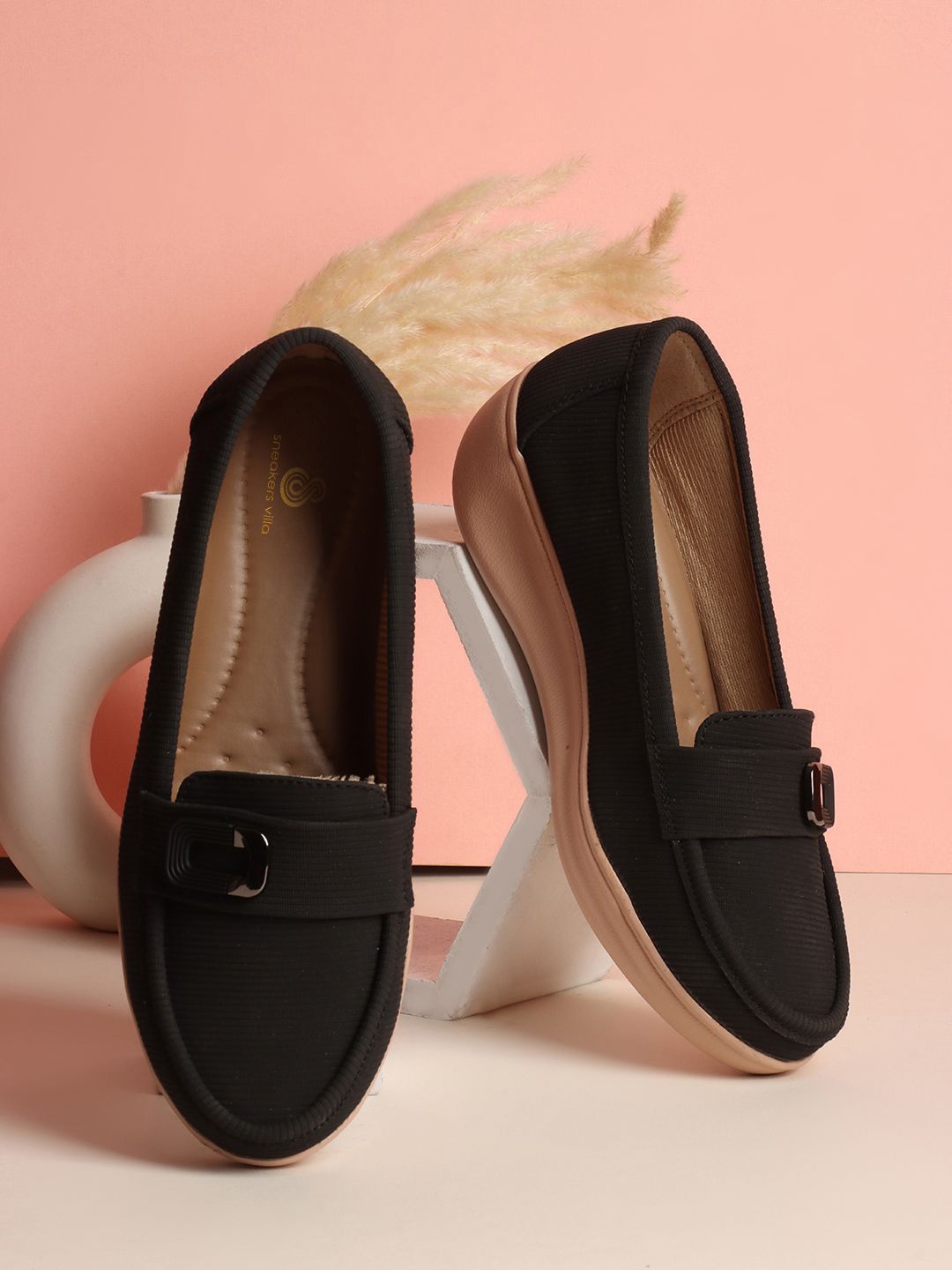 

sneakers villa Women Loafers, Black