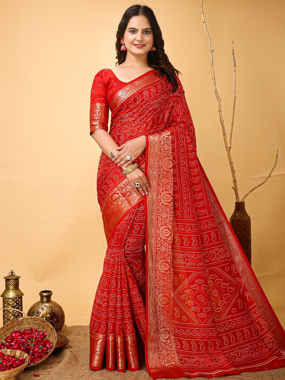

Rangtulika Ethnics Bandhani Zari Saree, Red
