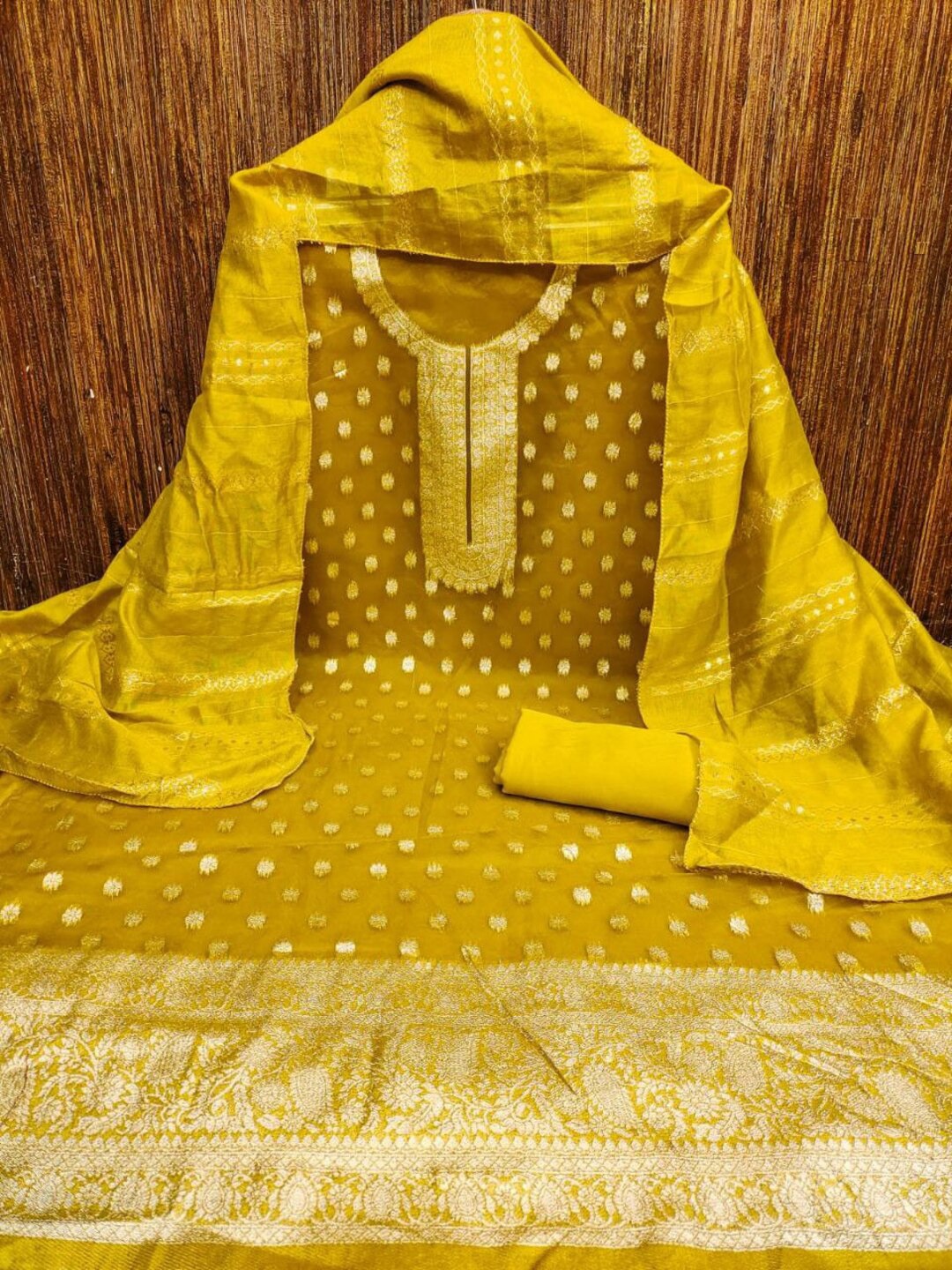 

REALLTREND Floral Woven Design Unstitched Dress Material, Yellow