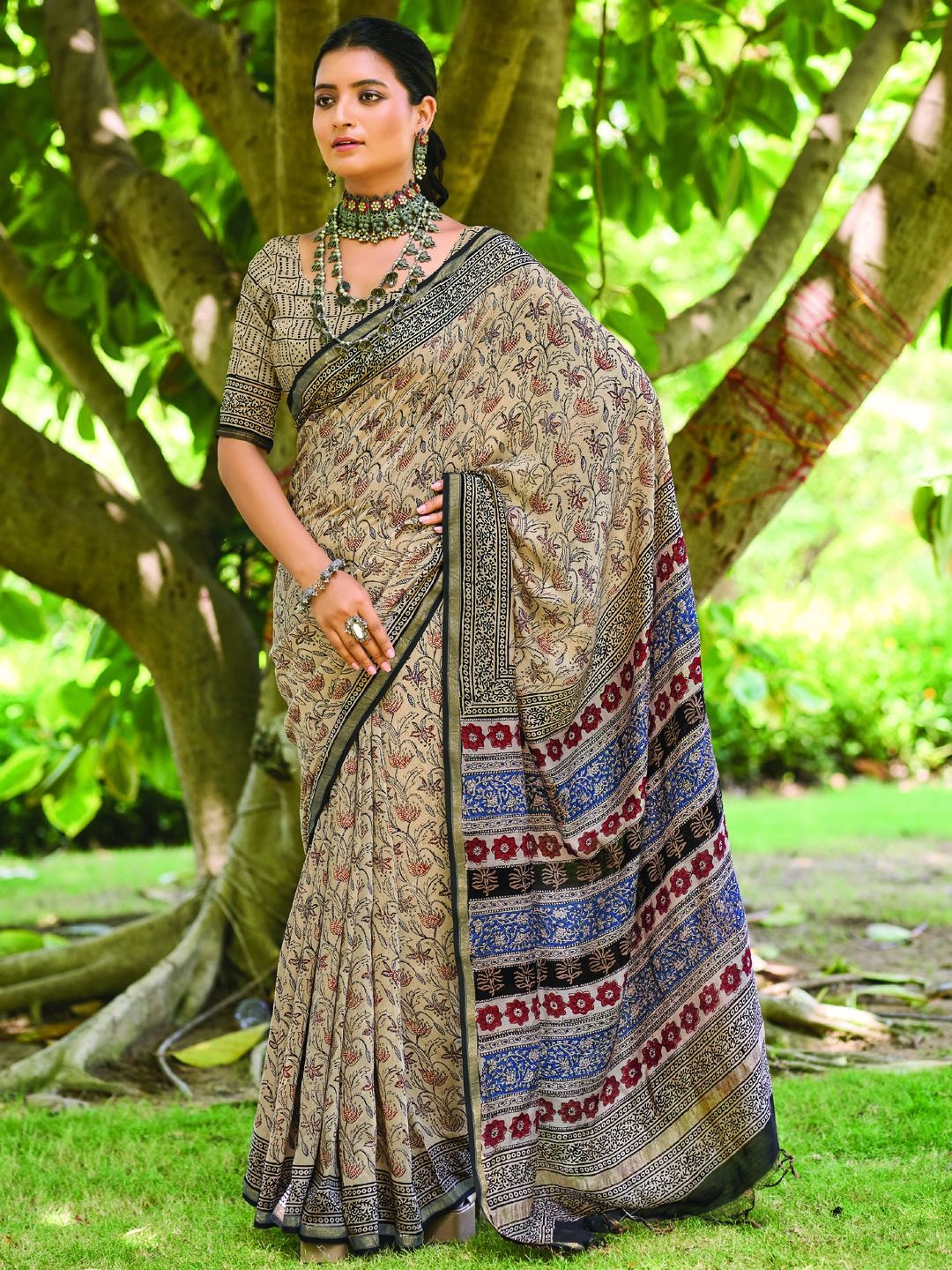 

LeeliPeeri Designer Floral Zari Saree, Cream