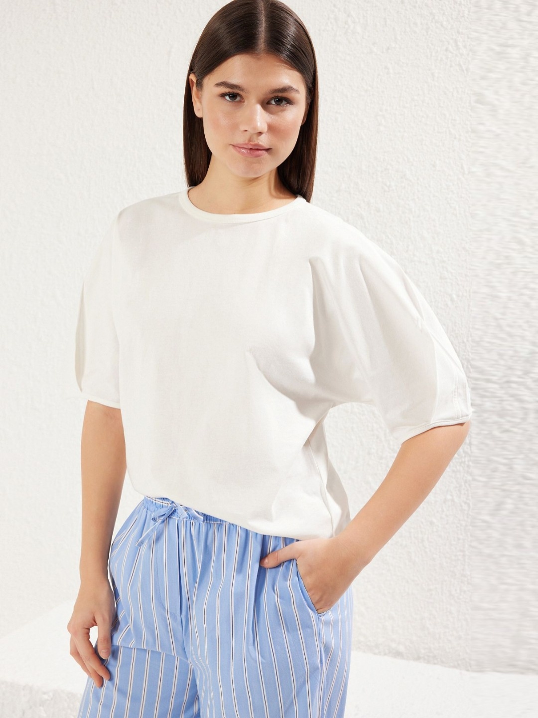 

Trendyol Women Extended Sleeves Cut Outs T-shirt, Na