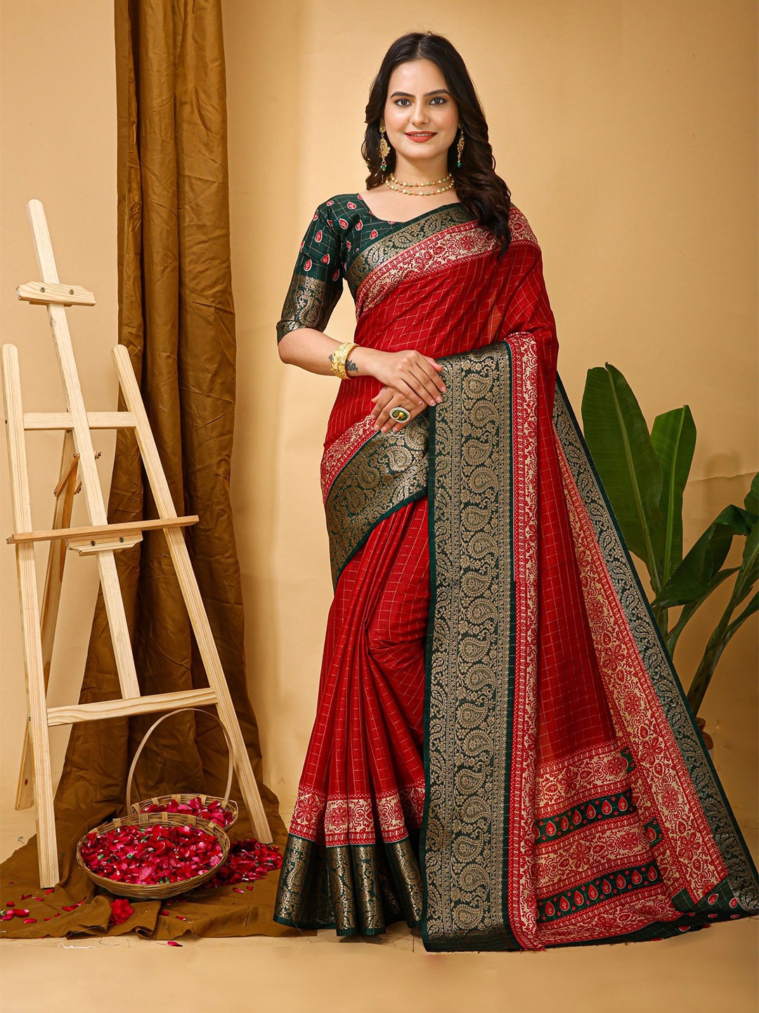 

Rangtulika Ethnics Zari Saree, Red