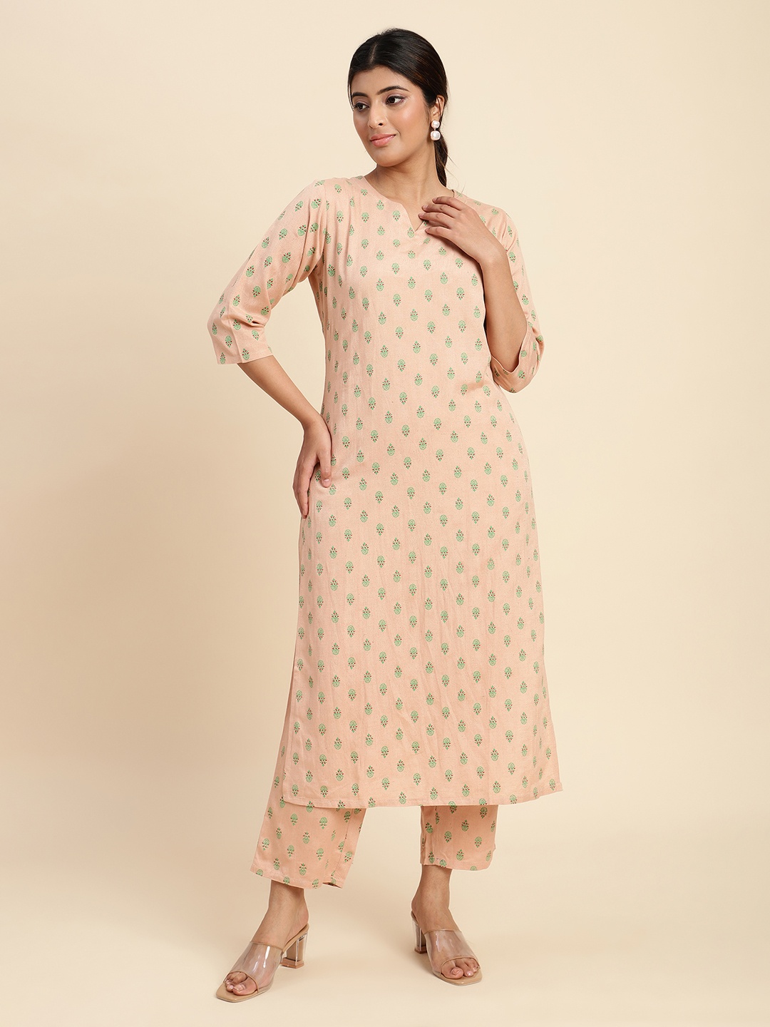

DIVASTRI Women Floral Printed Regular Kurta with Trousers, Beige