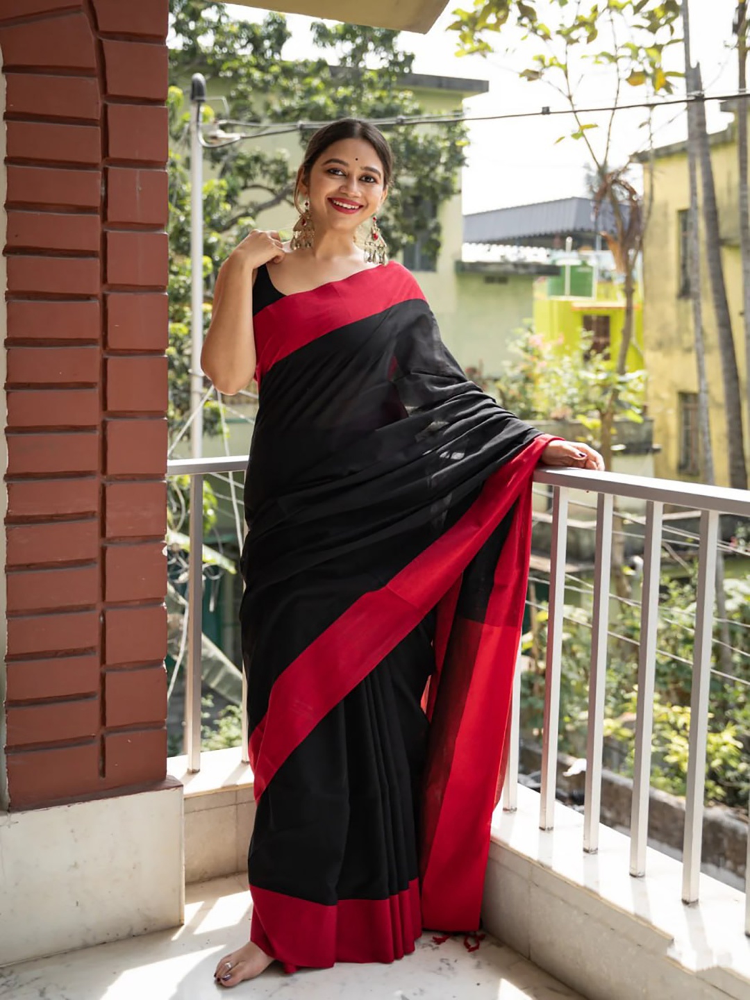 

bigben textile Silk Blend Banarasi Saree, Black