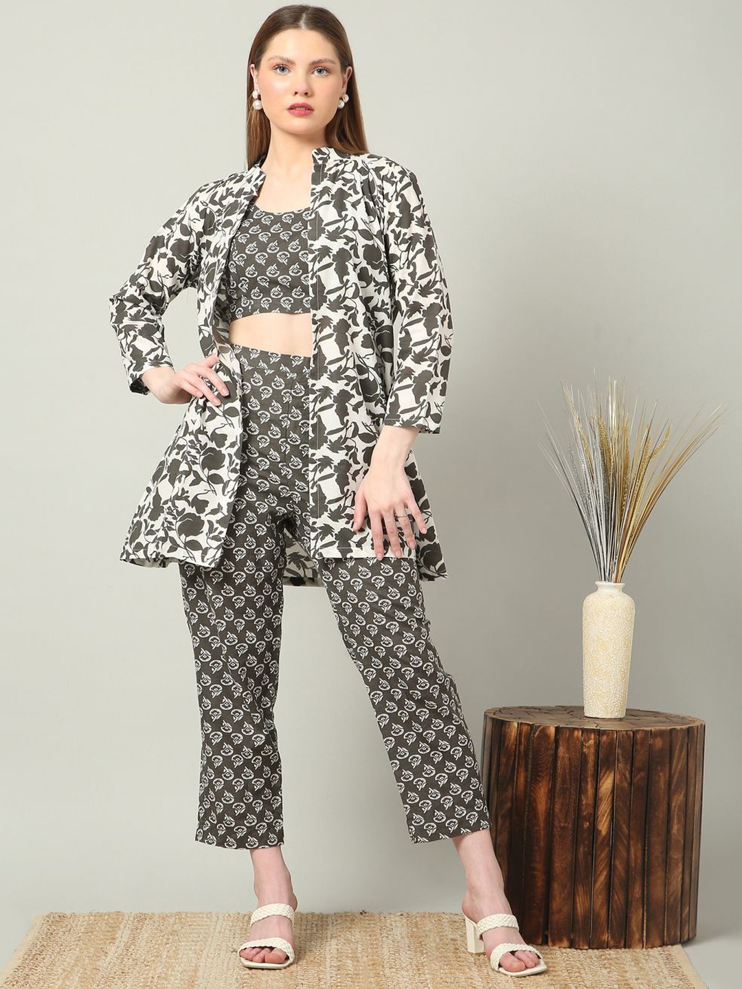 

GEETUES Printed Pure Cotton Crop Top & Jacket With Trousers Co-Ords, Grey