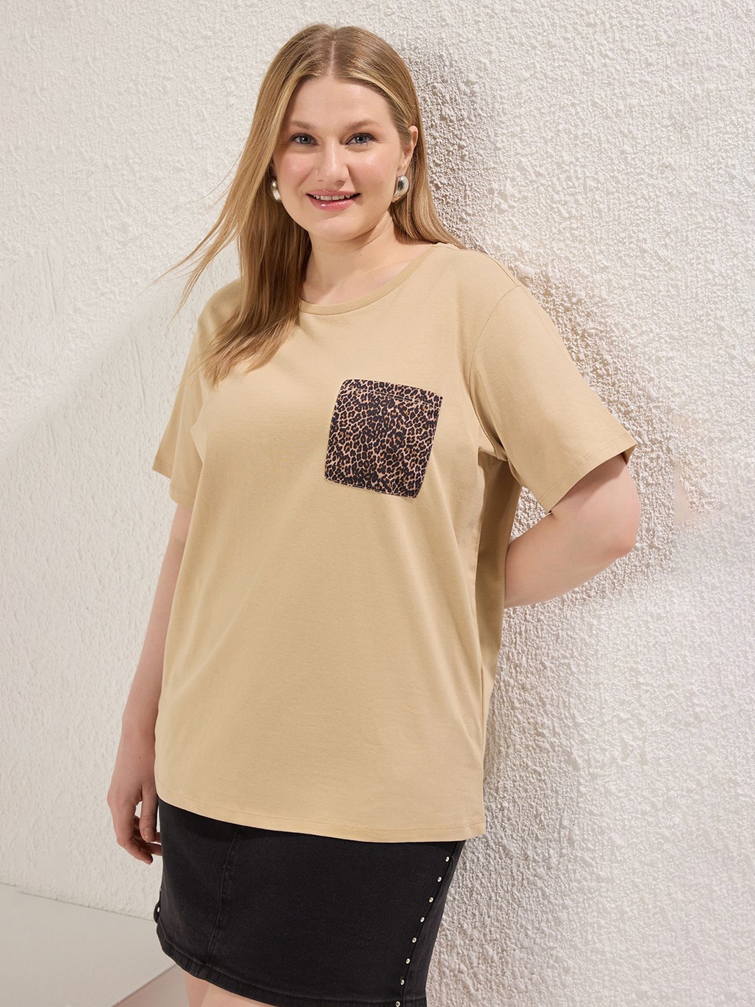 

Trendyol Women Pockets T-shirt, Na