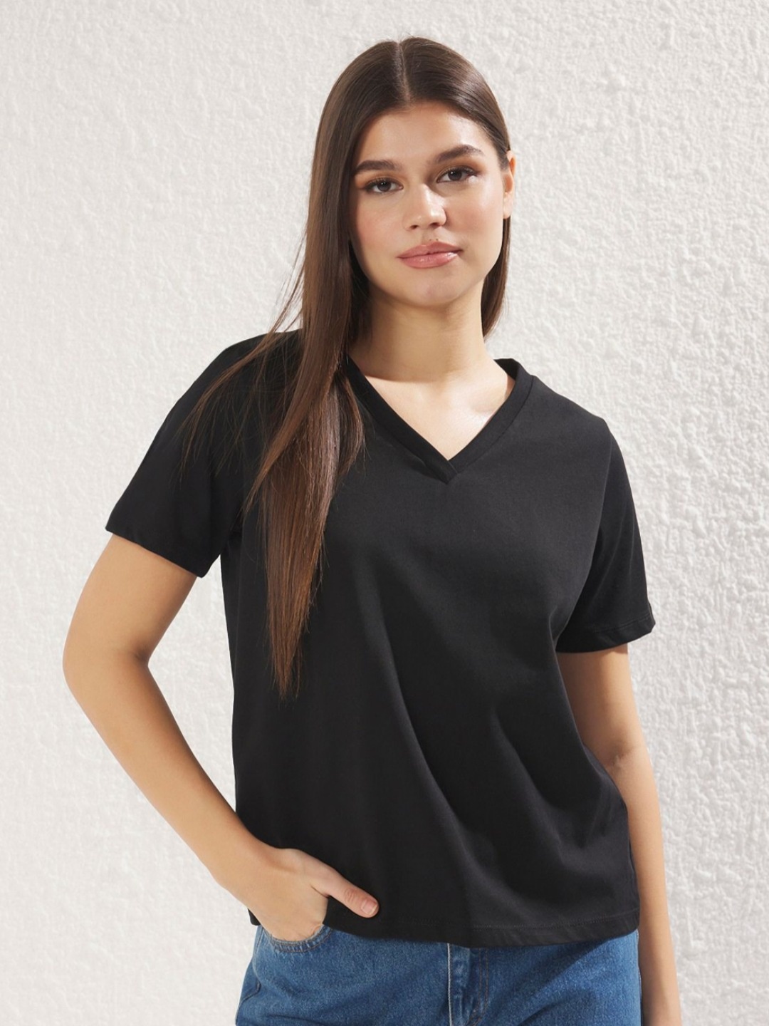 

Trendyol Women V-Neck Cut Outs T-shirt, Na