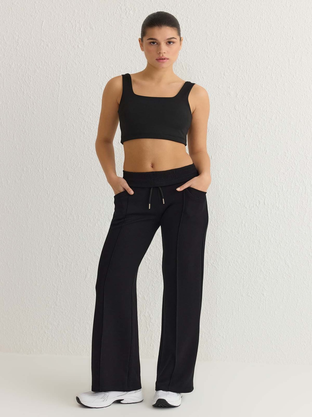 

Trendyol Women Mid-Rise Track Pants, Black
