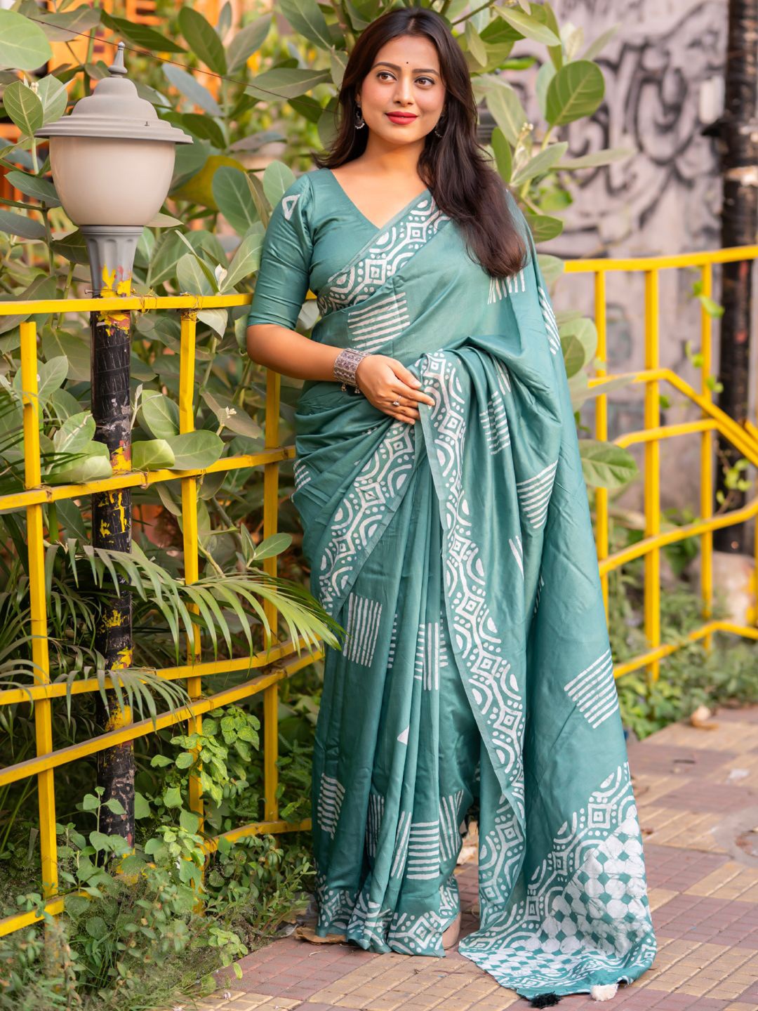 

LeeliPeeri Designer Batik Chanderi Saree, Turquoise blue