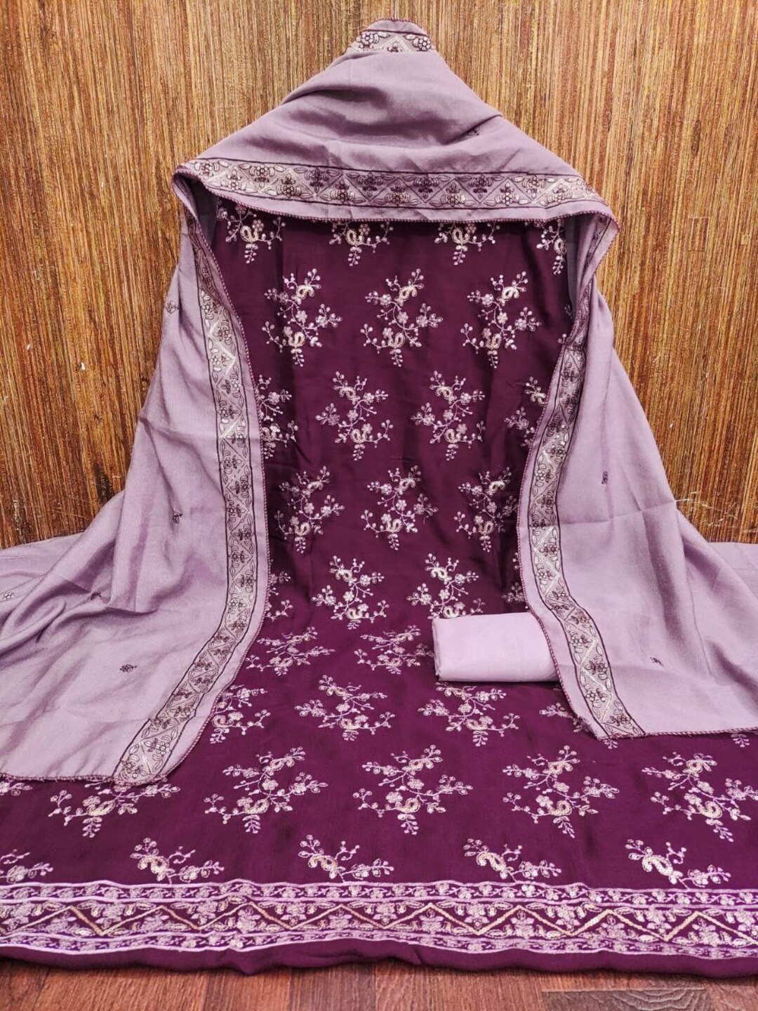 

REALLTREND Floral Sequinned Embroidered Unstitched Dress Material, Lavender