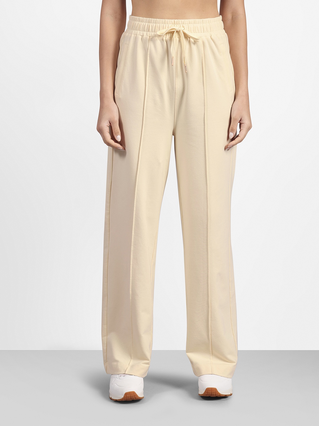 

Skechers Women Pin Tuck Neutral Pants, Beige