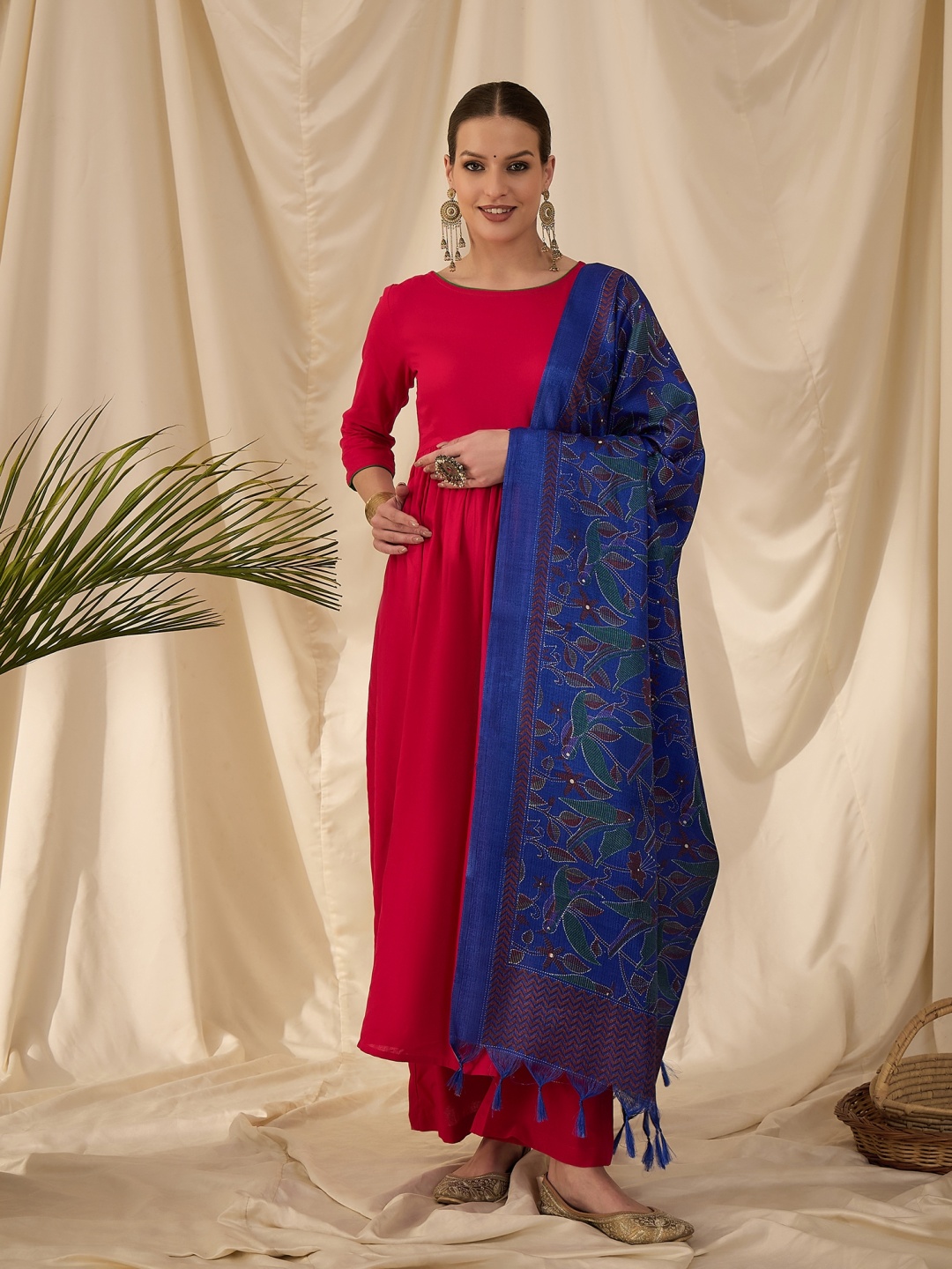 

InWeave Women Ethnic Motifs Regular Kurta with Trousers & With Dupatta, Fuchsia