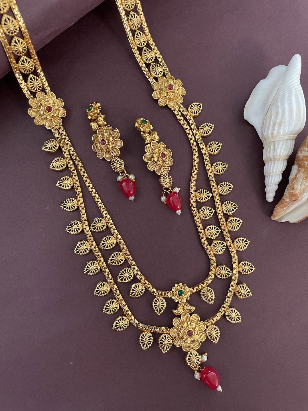 

Digital Dress Room Gold-Plated Stone-Studded Temple Jewellery Set