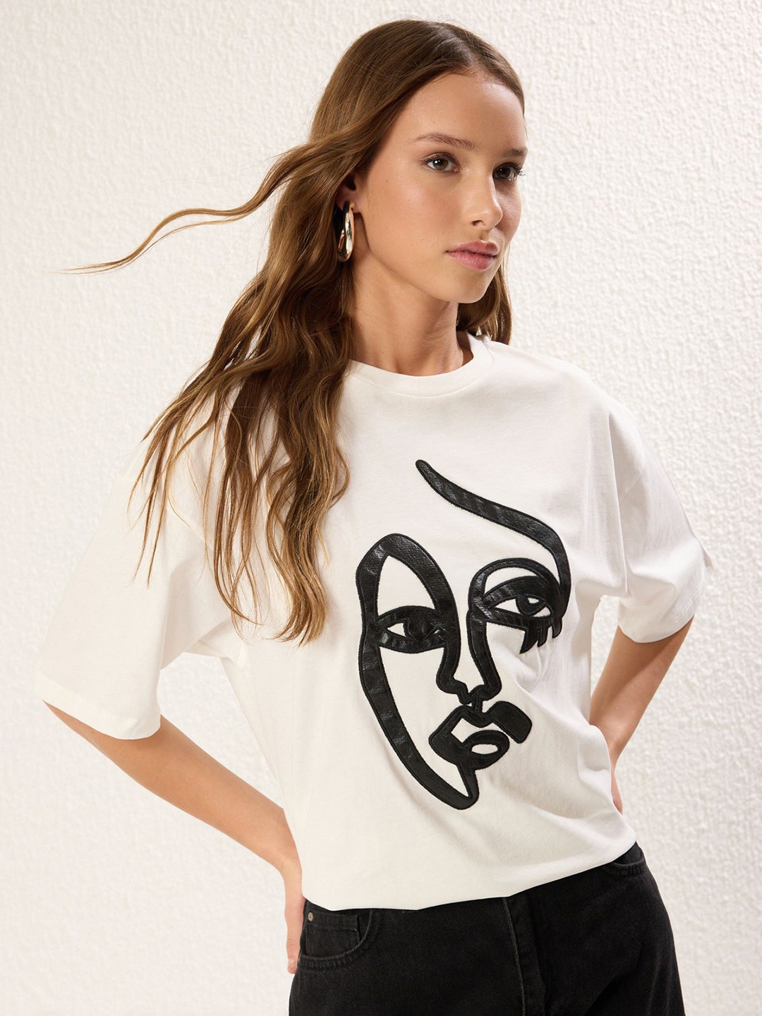 

Trendyol Women Printed Drop-Shoulder Sleeves Pockets T-shirt, Na