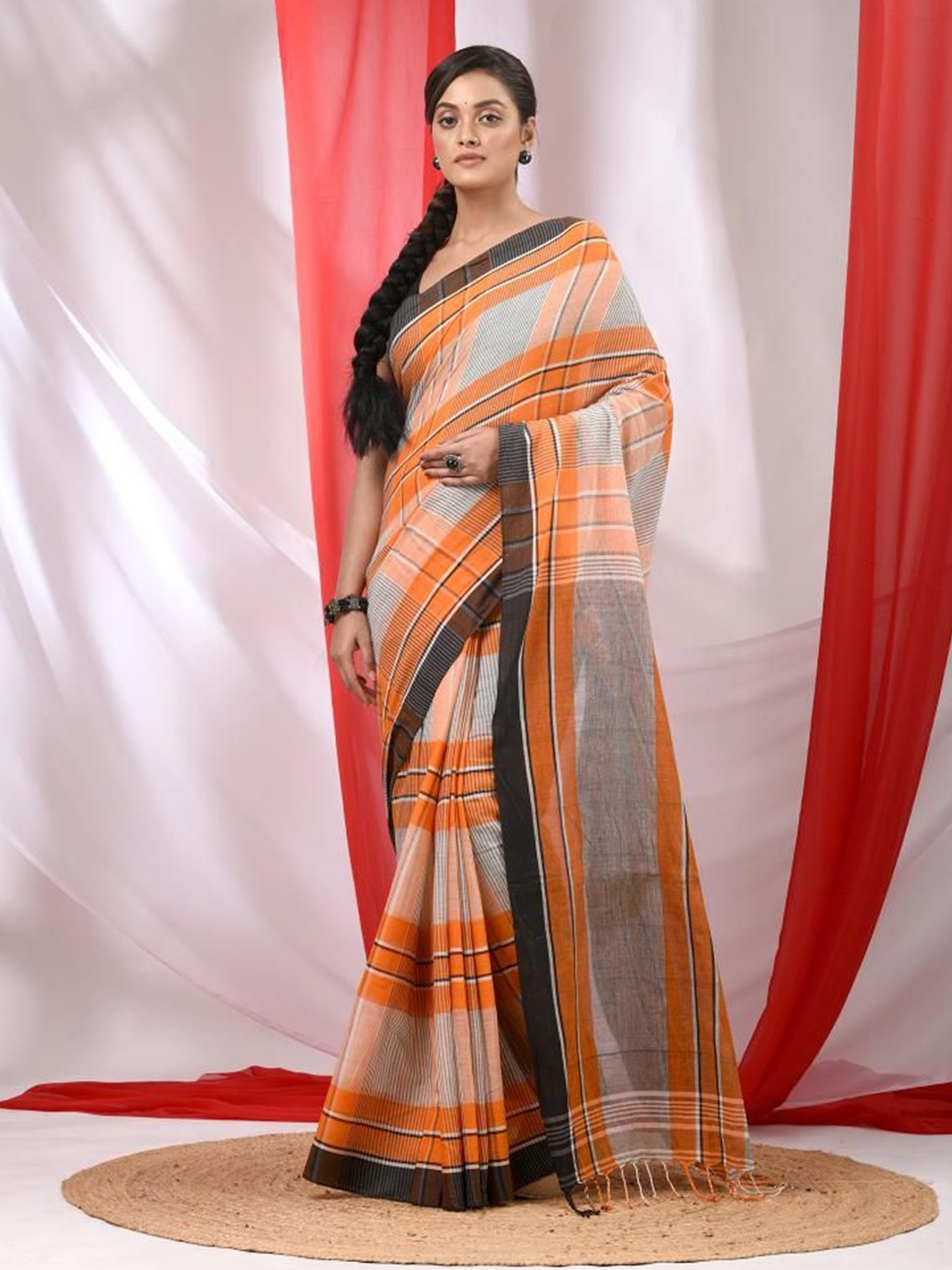 

VIBHAVARI Checked Pure Cotton Saree, Orange