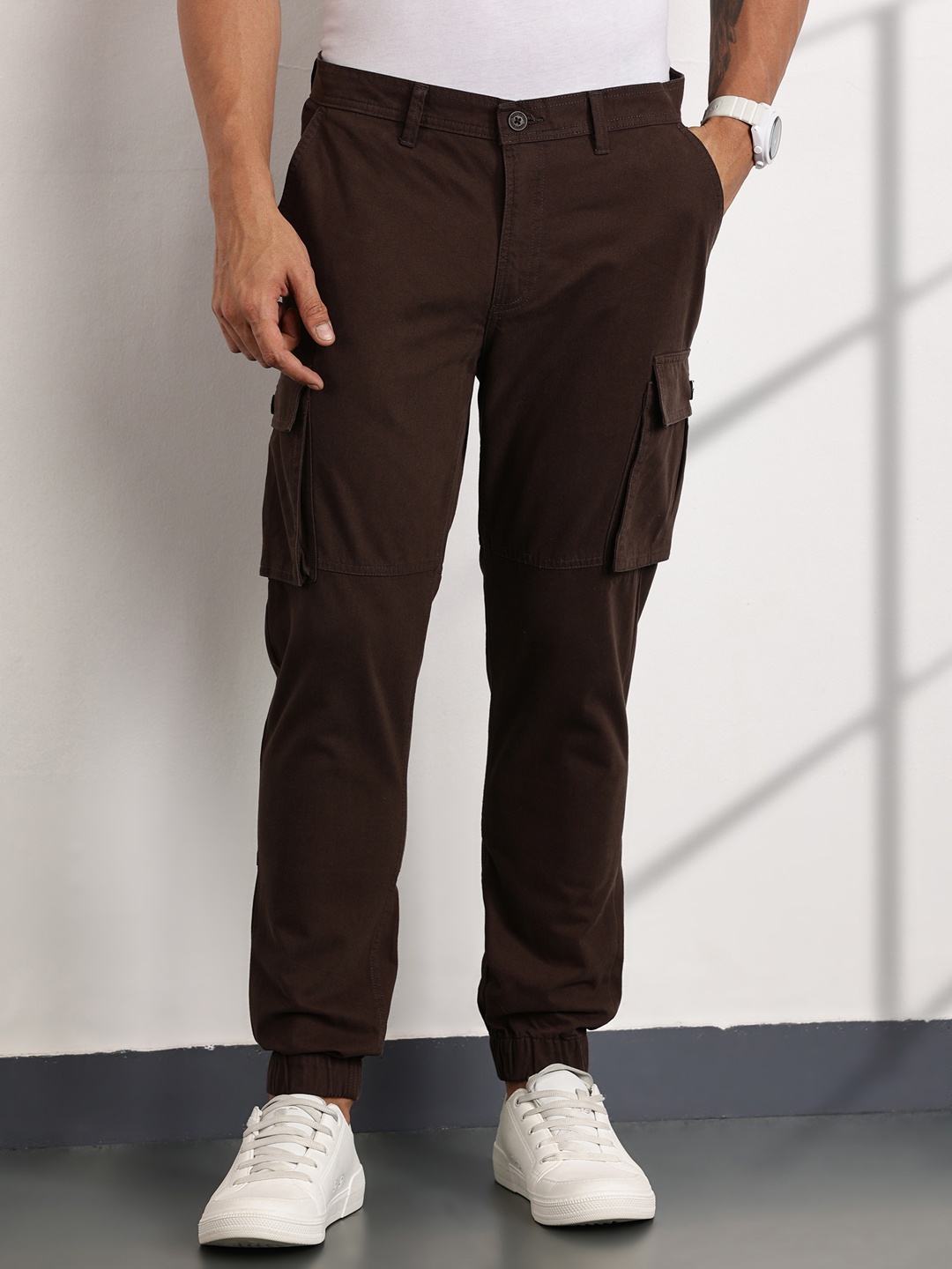 

Thomas Scott Men Smart Slim Fit Easy Wash Cargos Trousers, Grey
