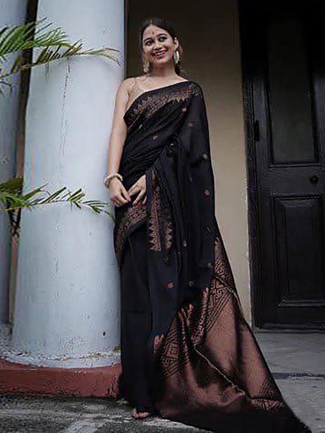 

VILLE FASHION Woven Design Zari Art Silk Kanjeevaram Saree, Black