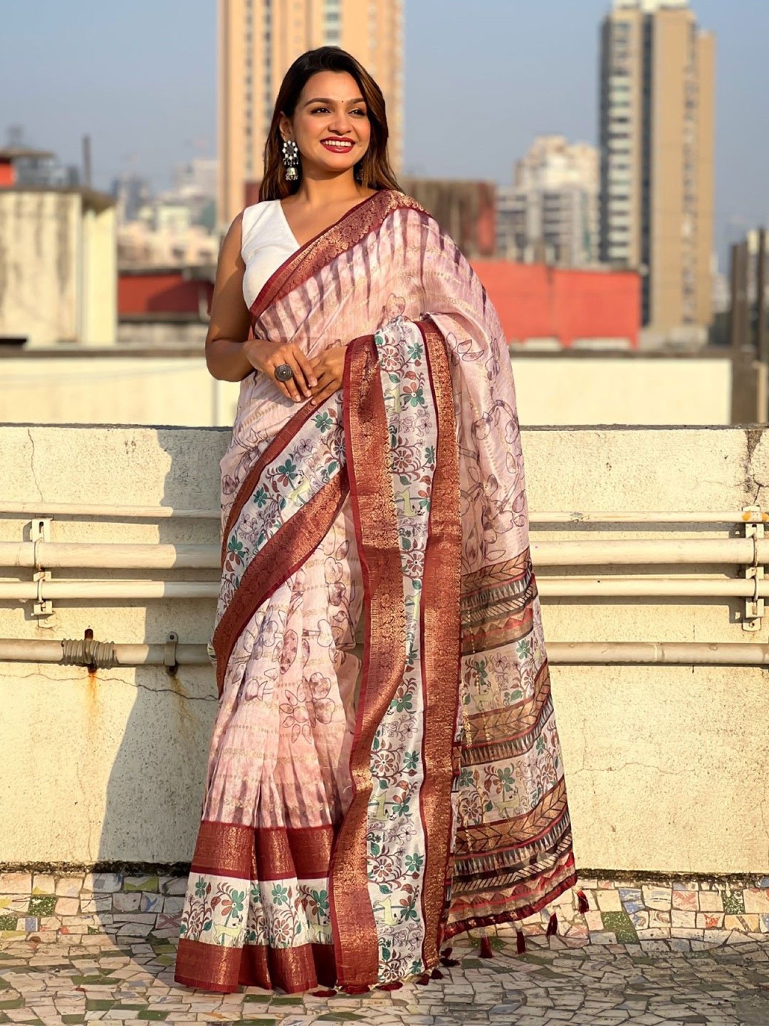 

DIVASTRI Floral Zari Chanderi Saree, Maroon