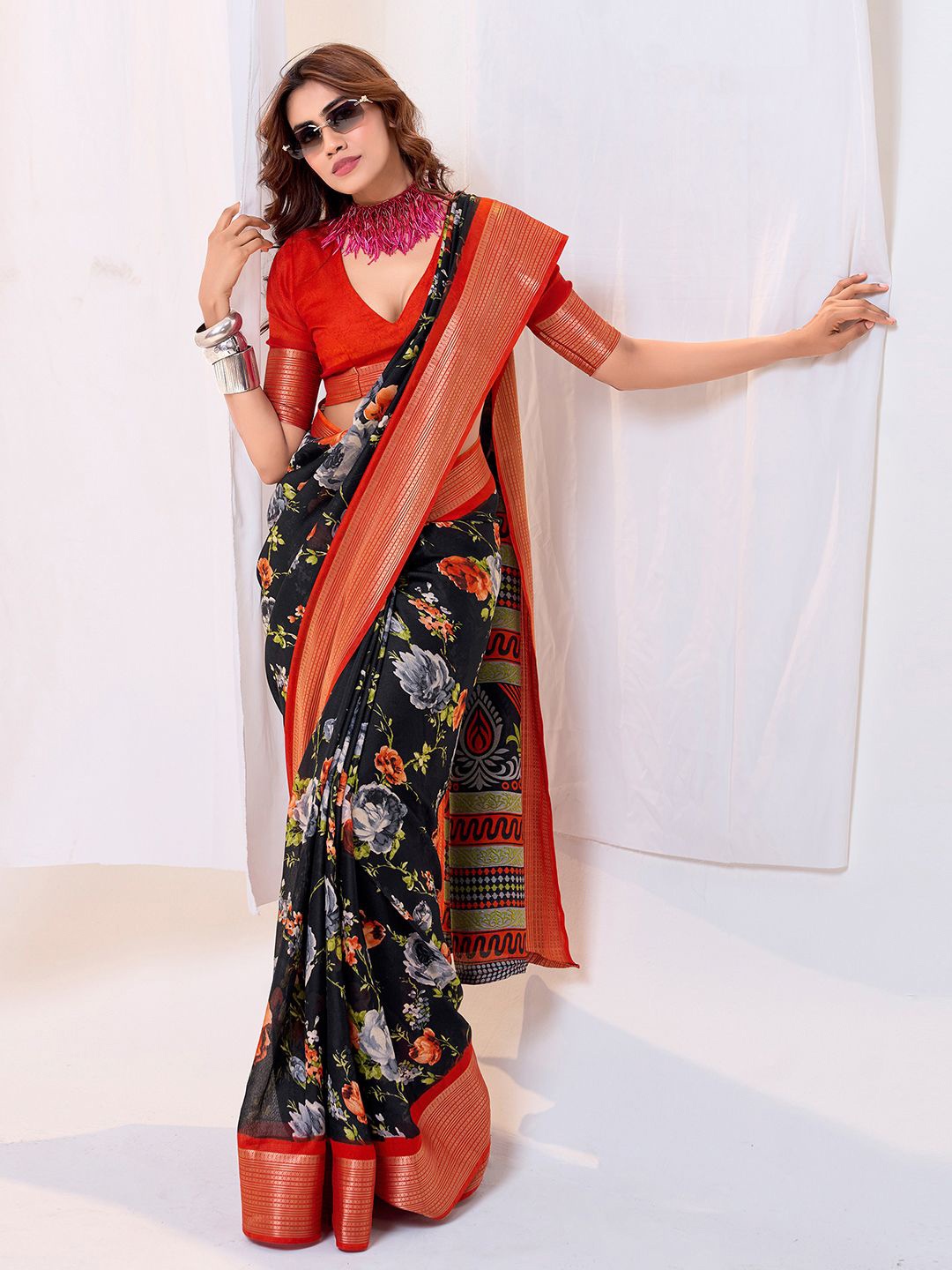 

LeeliPeeri Designer Floral Zari Silk Blend Saree, Red
