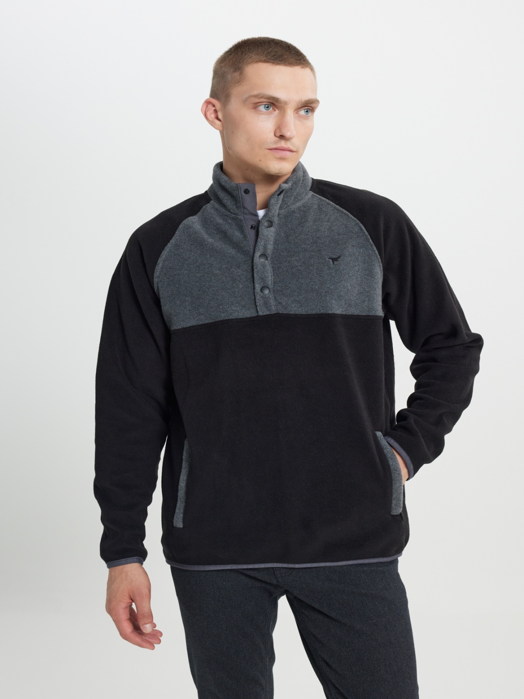 

ALTINYILDIZ CLASSICS AC Co. Men Colourblocked Sweatshirt, Na