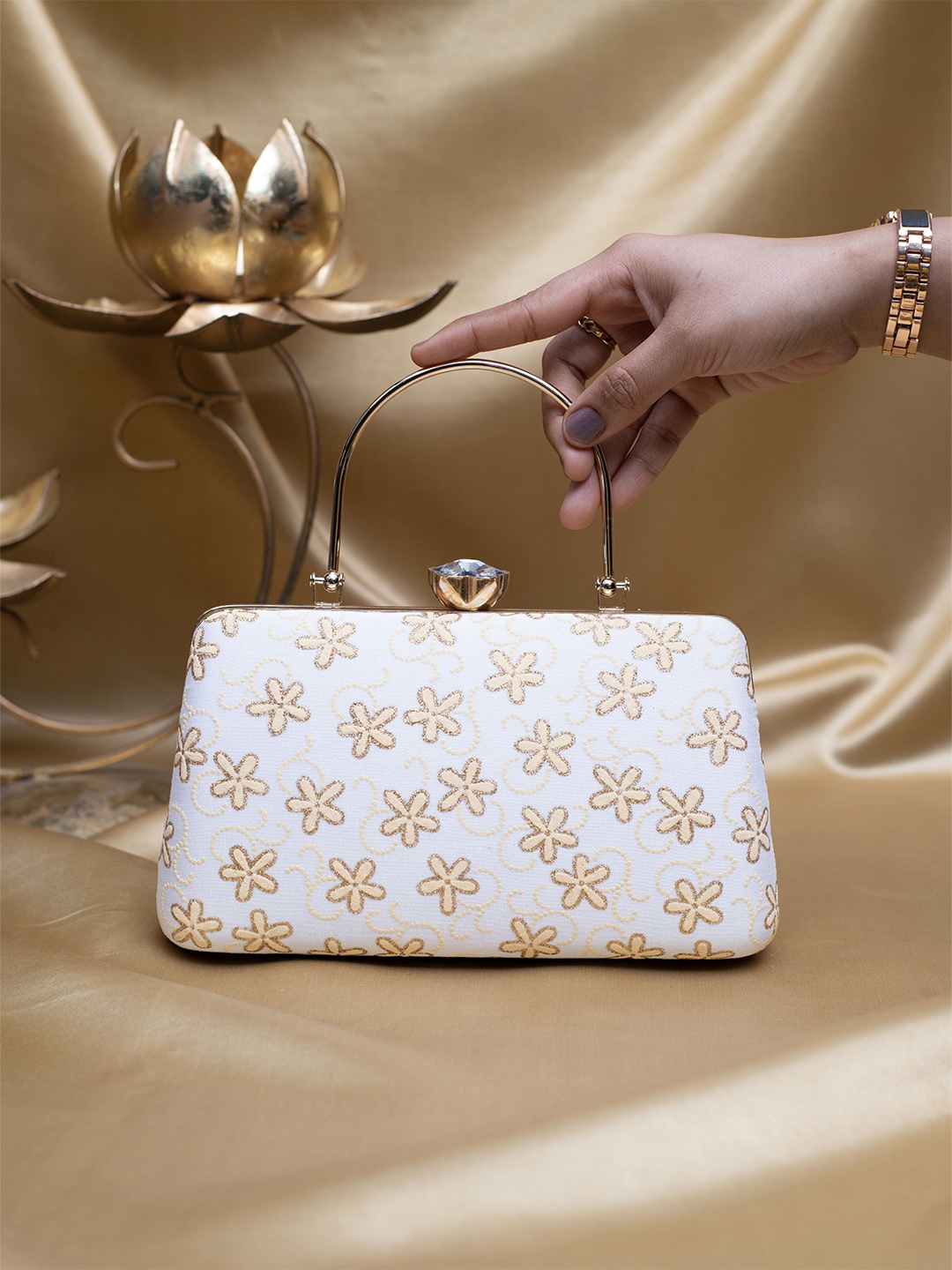 

ARTKLIM Embroidered Box Clutch, White