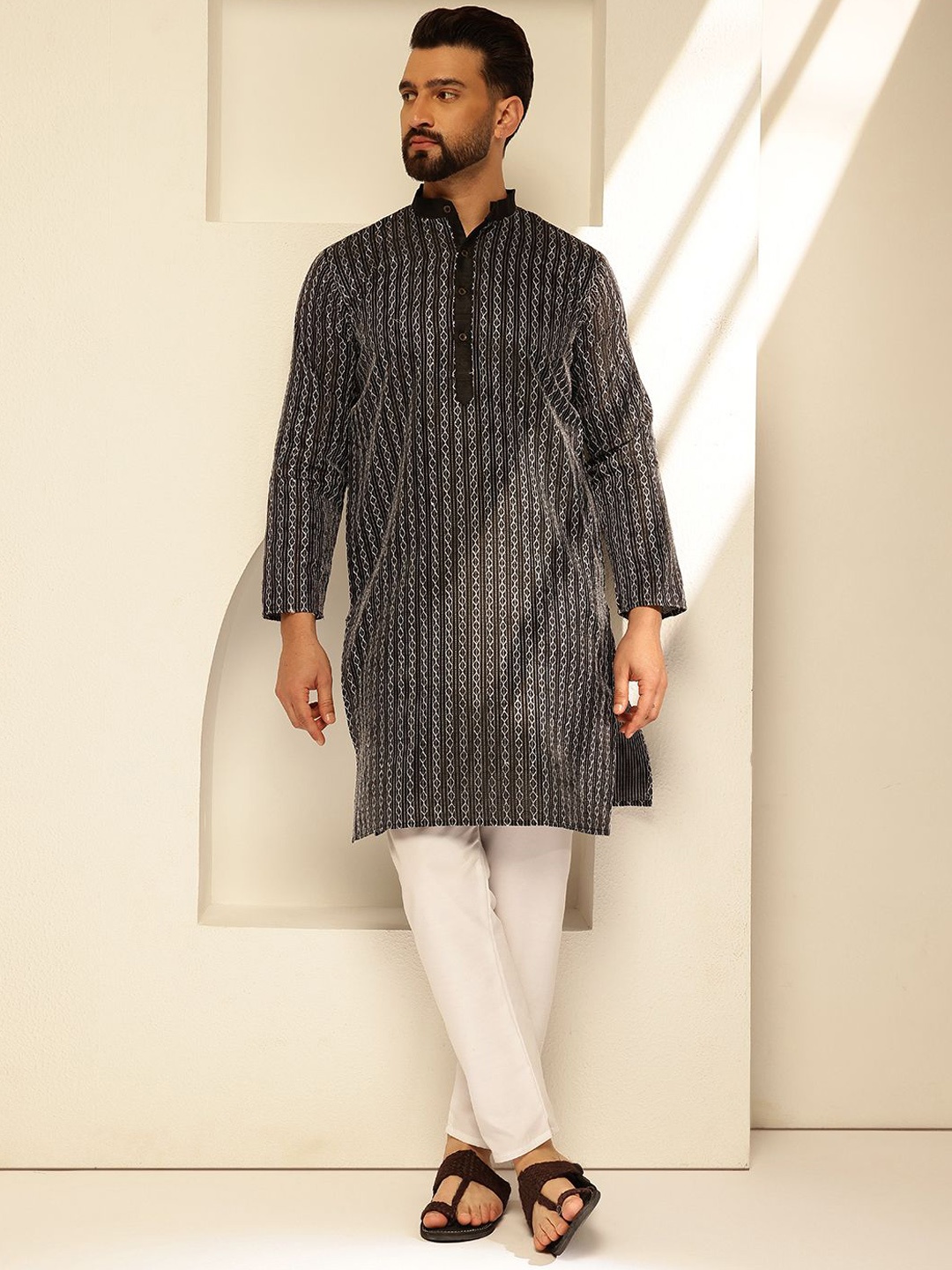 

SOJANYA Men Embroidered Regular Thread Work Kurta with Pyjamas, Black