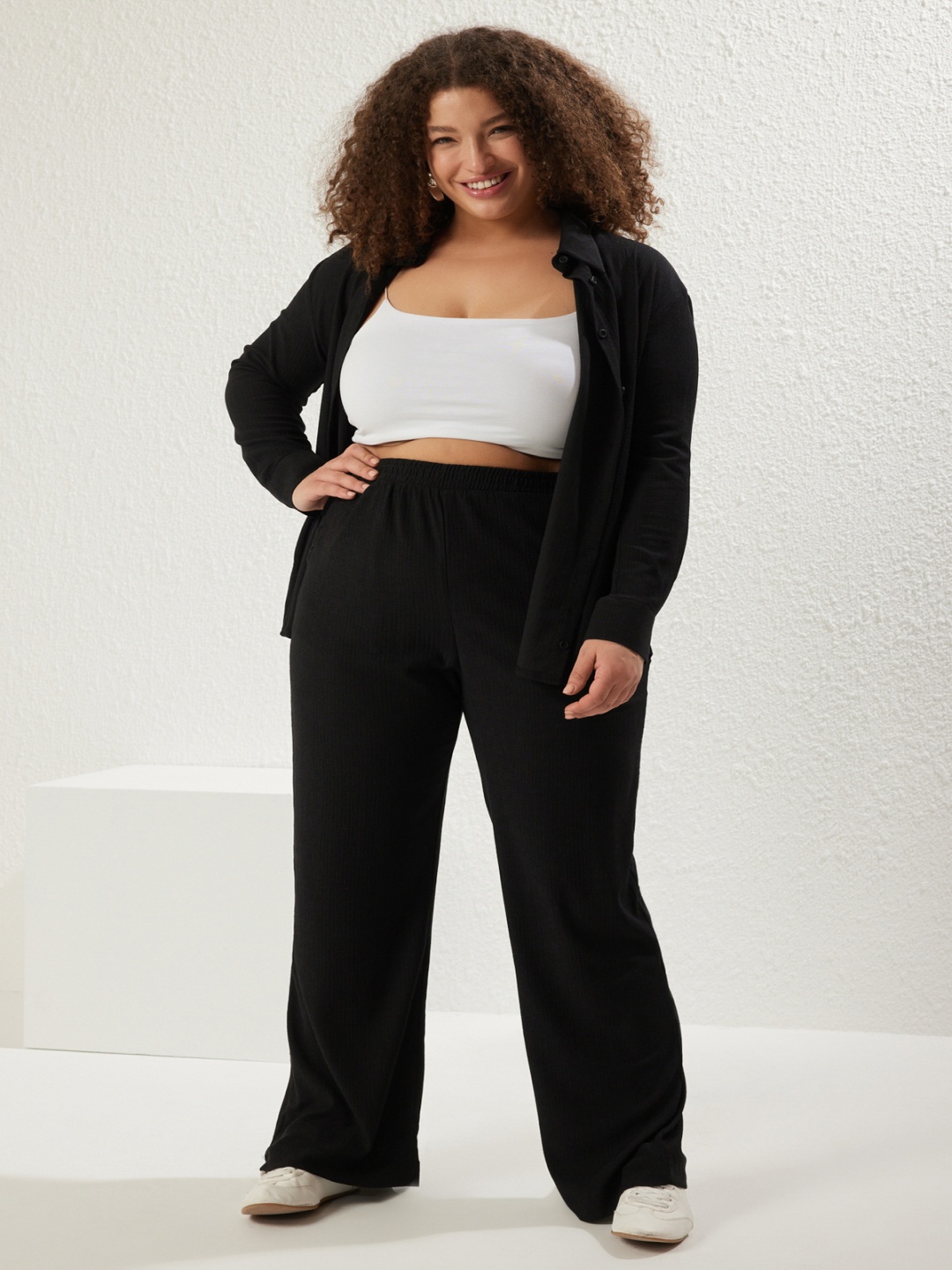 

Trendyol Women Trousers, Na
