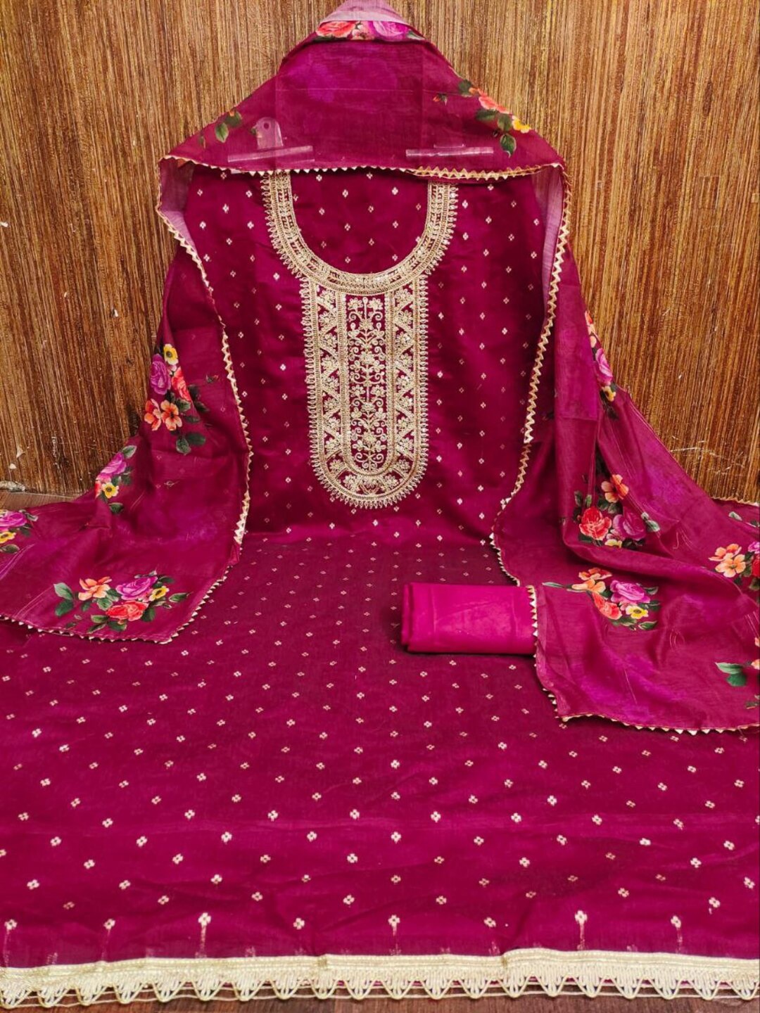 

REALLTREND Floral Sequinned Embroidered Unstitched Dress Material, Magenta