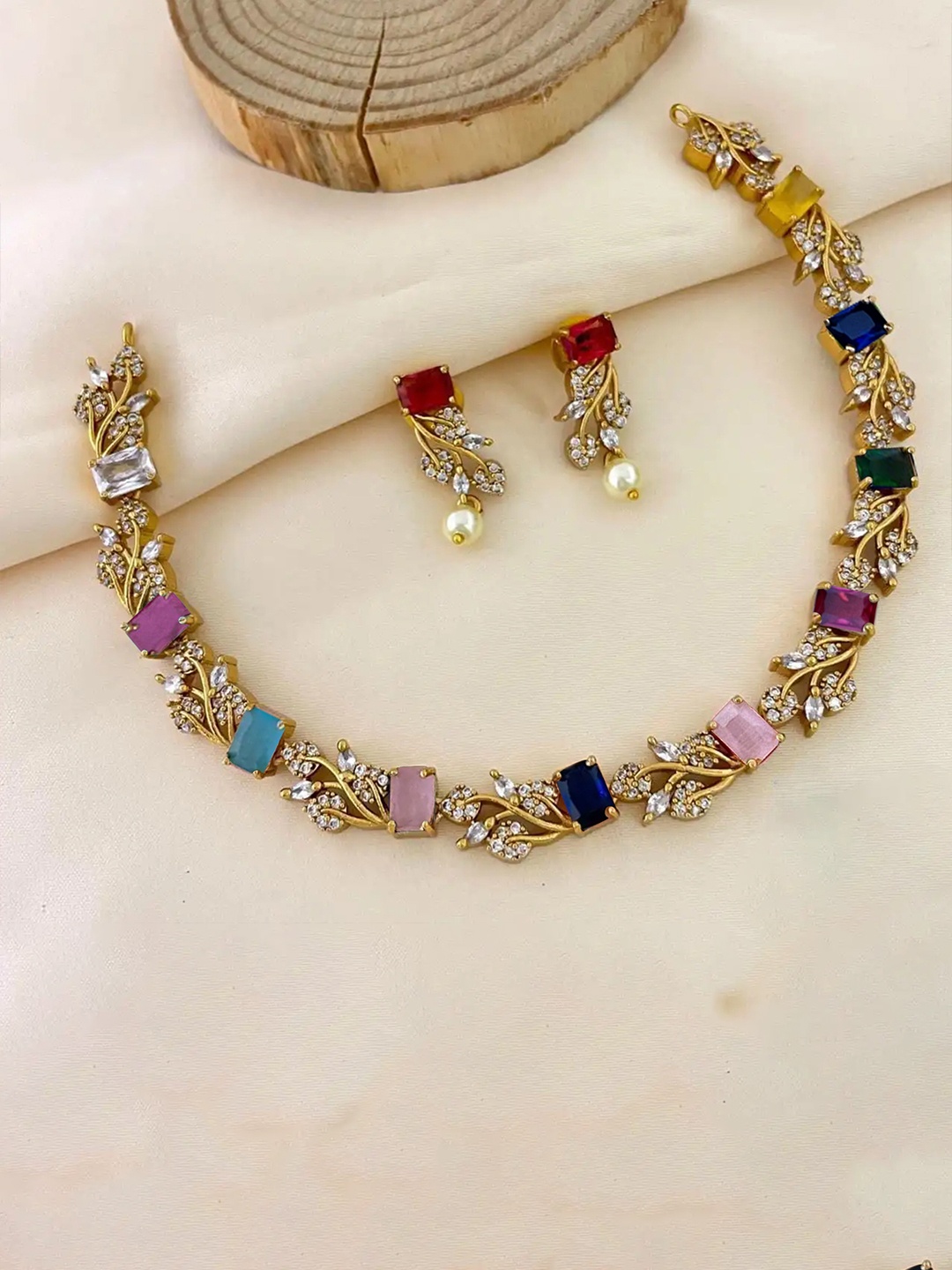 

Rujve Jewellery Gold-Plated Artificial Stone Studded & Beaded Jewellery Set