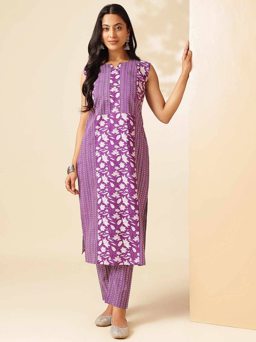 

Vbuyz Women Floral Printed Regular Pure Cotton Kurta with Trousers, Purple